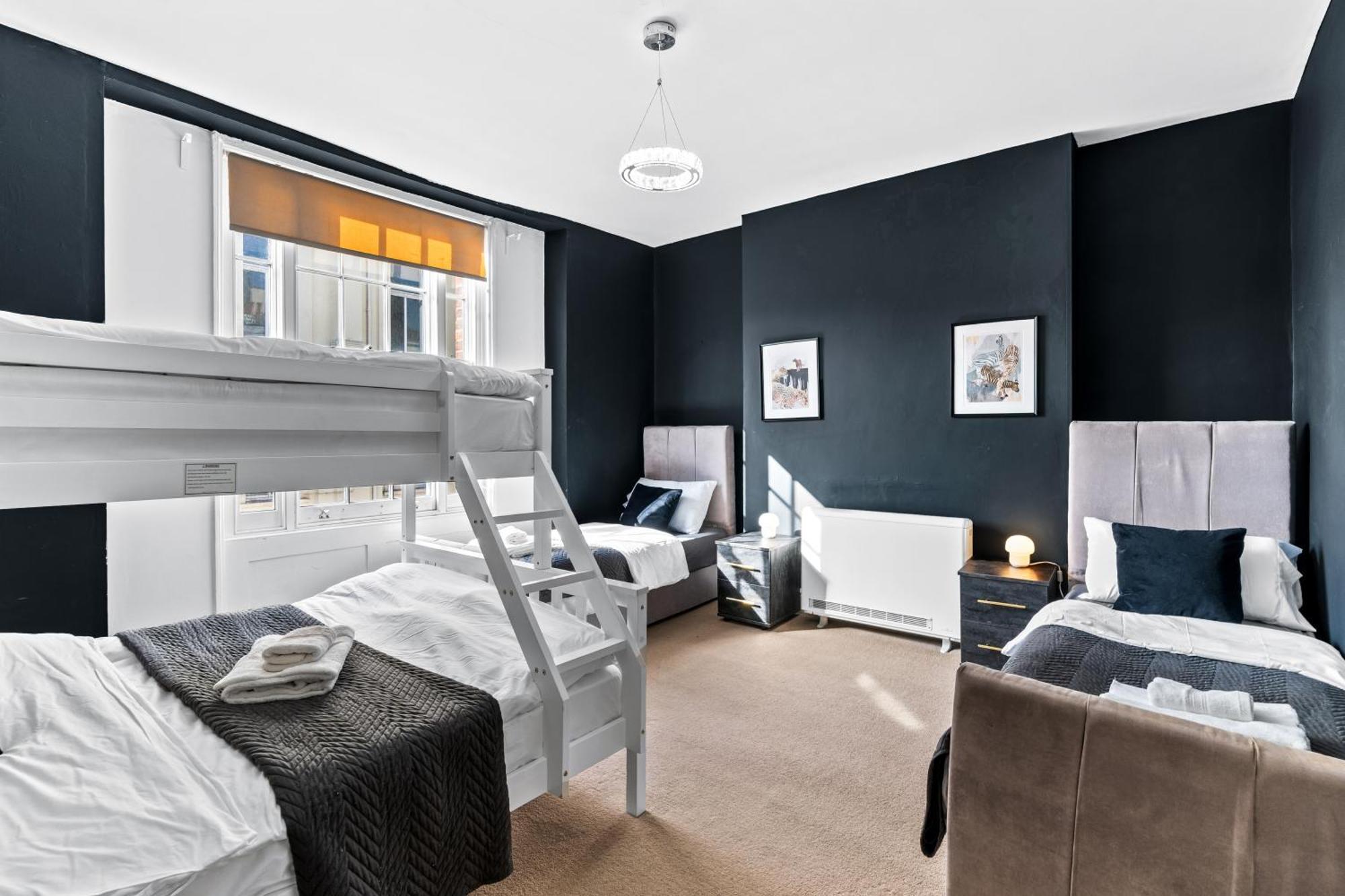 Apartment Modern 3 Bedroom Maisonette In Centre, 2 Minutes From Sea Front, Lanes And Palace Pier *