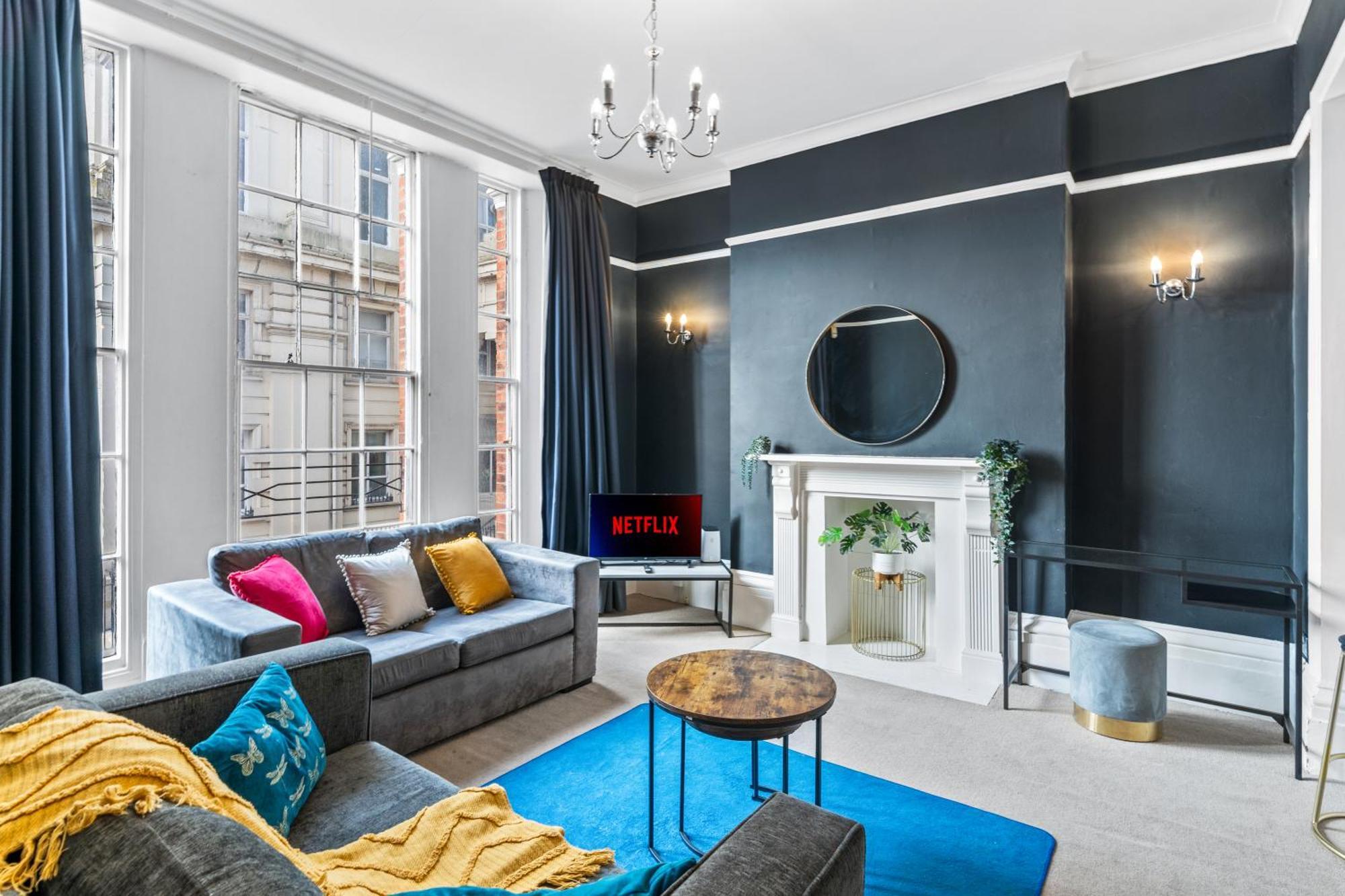 Modern 3 Bedroom Maisonette In Centre, 2 Minutes From Sea Front, Lanes And Palace Pier Apartment