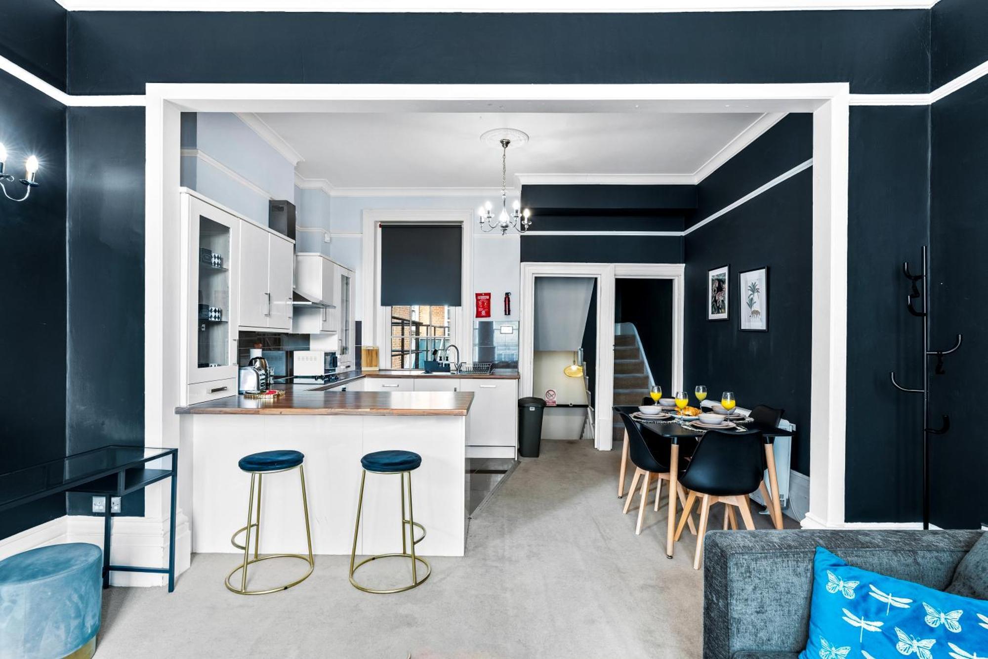 Modern 3 Bedroom Maisonette In Centre, 2 Minutes From Sea Front, Lanes And Palace Pier Brighton