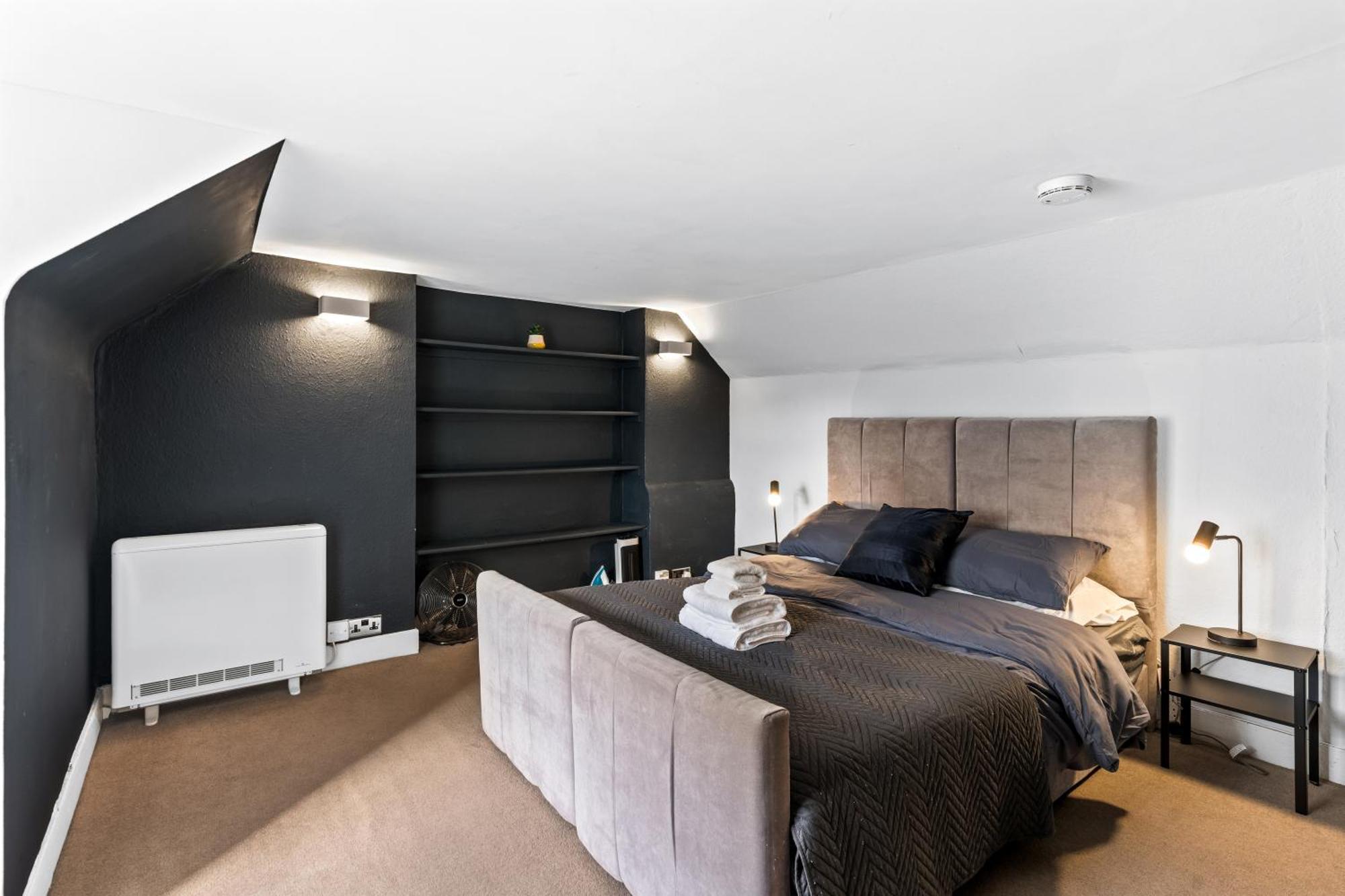 Modern 3 Bedroom Maisonette In Centre, 2 Minutes From Sea Front, Lanes And Palace Pier Apartment *