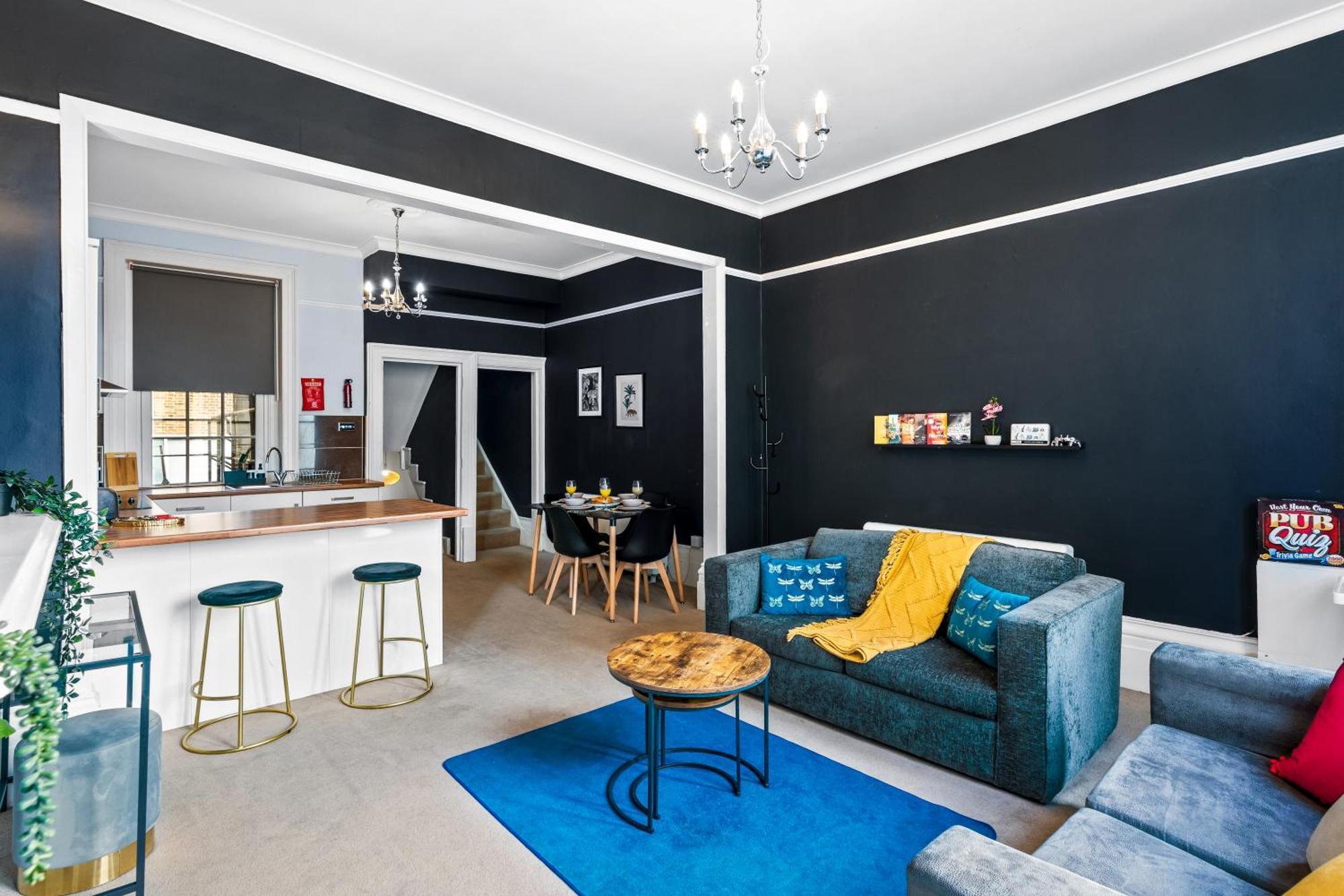 Apartment Modern 3 Bedroom Maisonette In Centre, 2 Minutes From Sea Front, Lanes And Palace Pier *