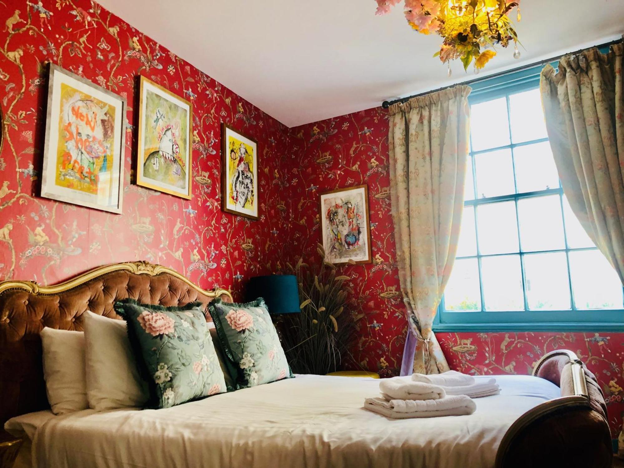 Scarlet At The Regency House Capsule hotel