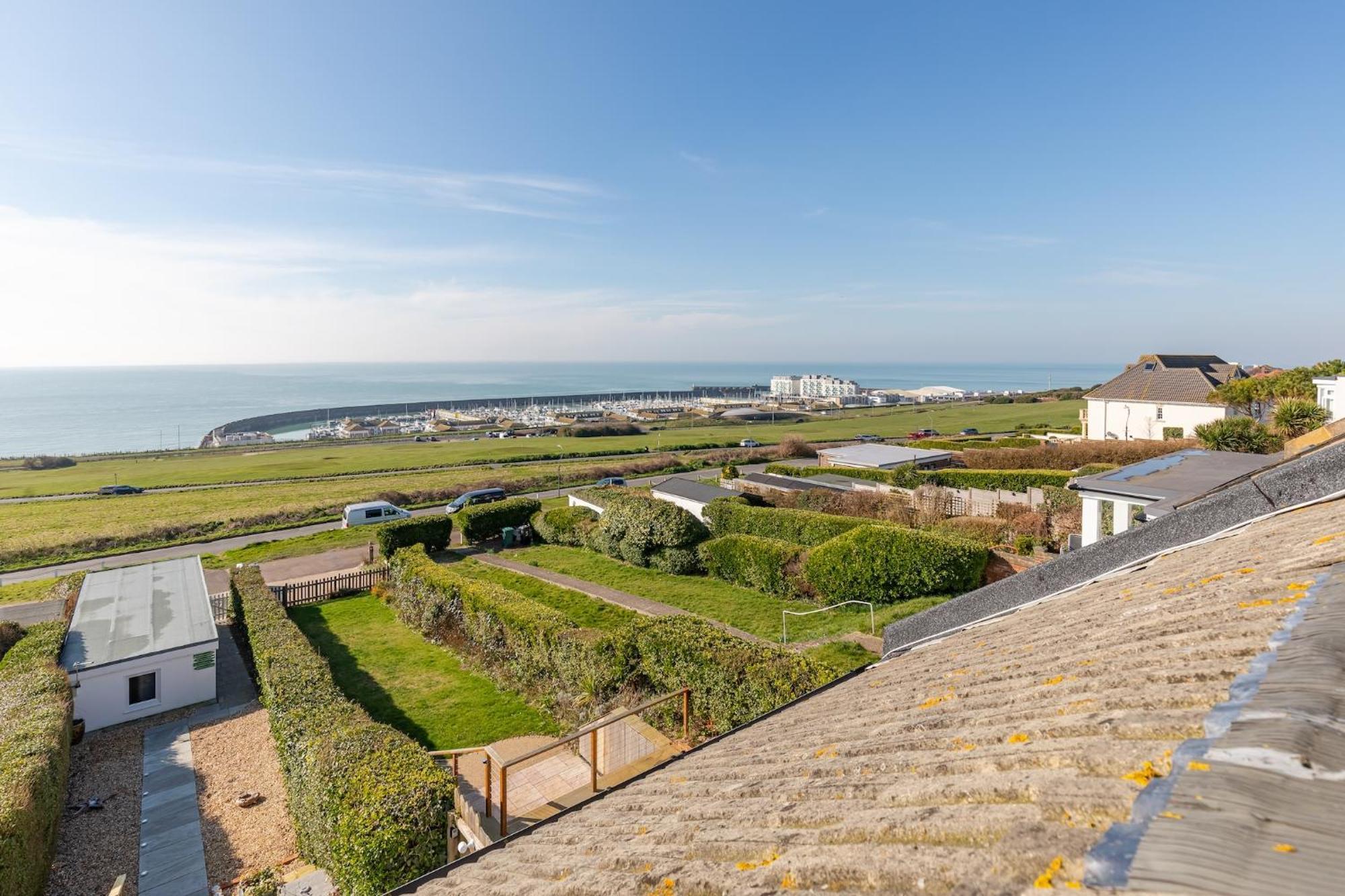 Wave Watcher- 4 Bed Sea View Holiday home *