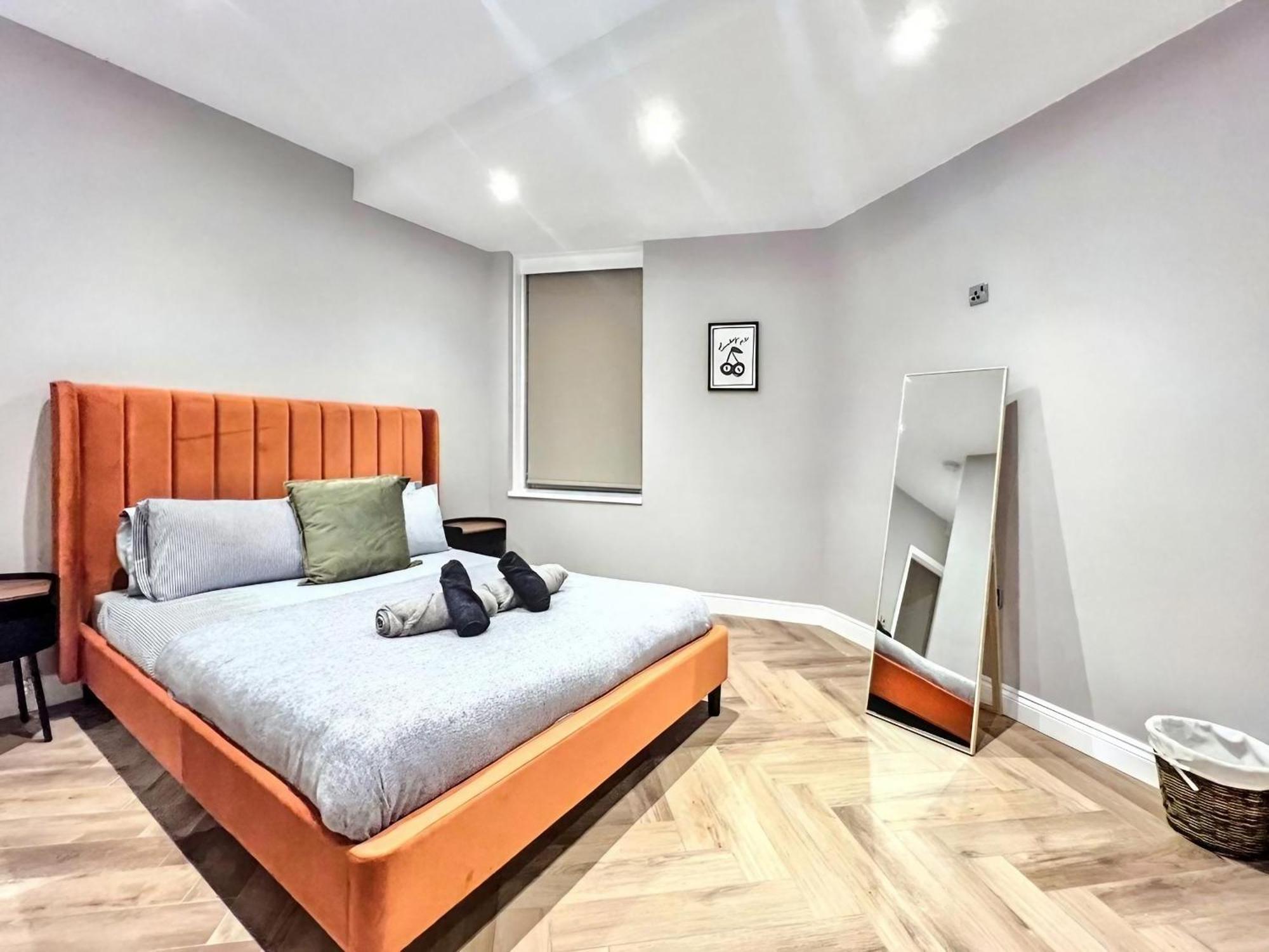 Bright & Modern 3-bed Apartment *