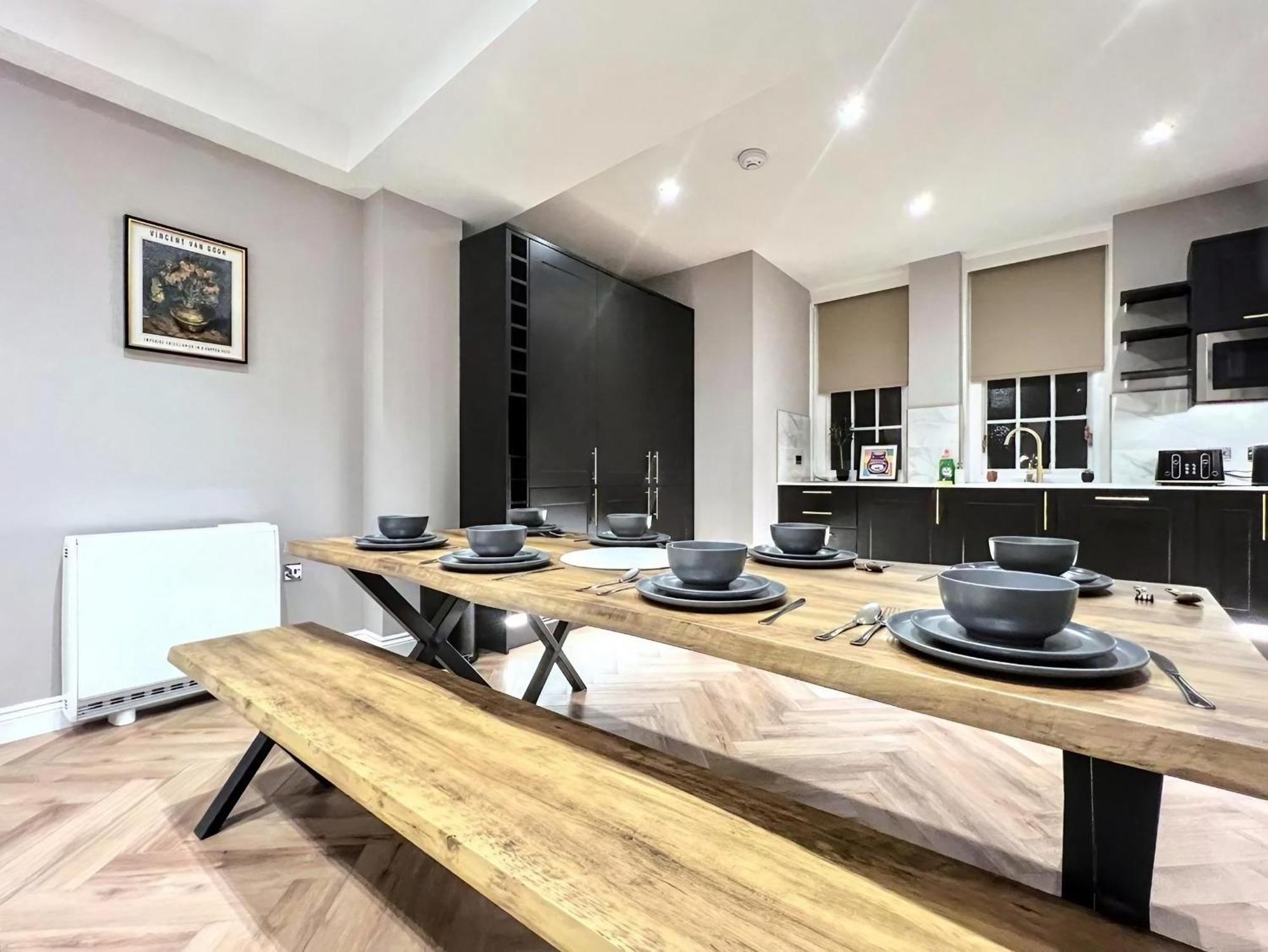 Bright & Modern 3-bed Apartment *