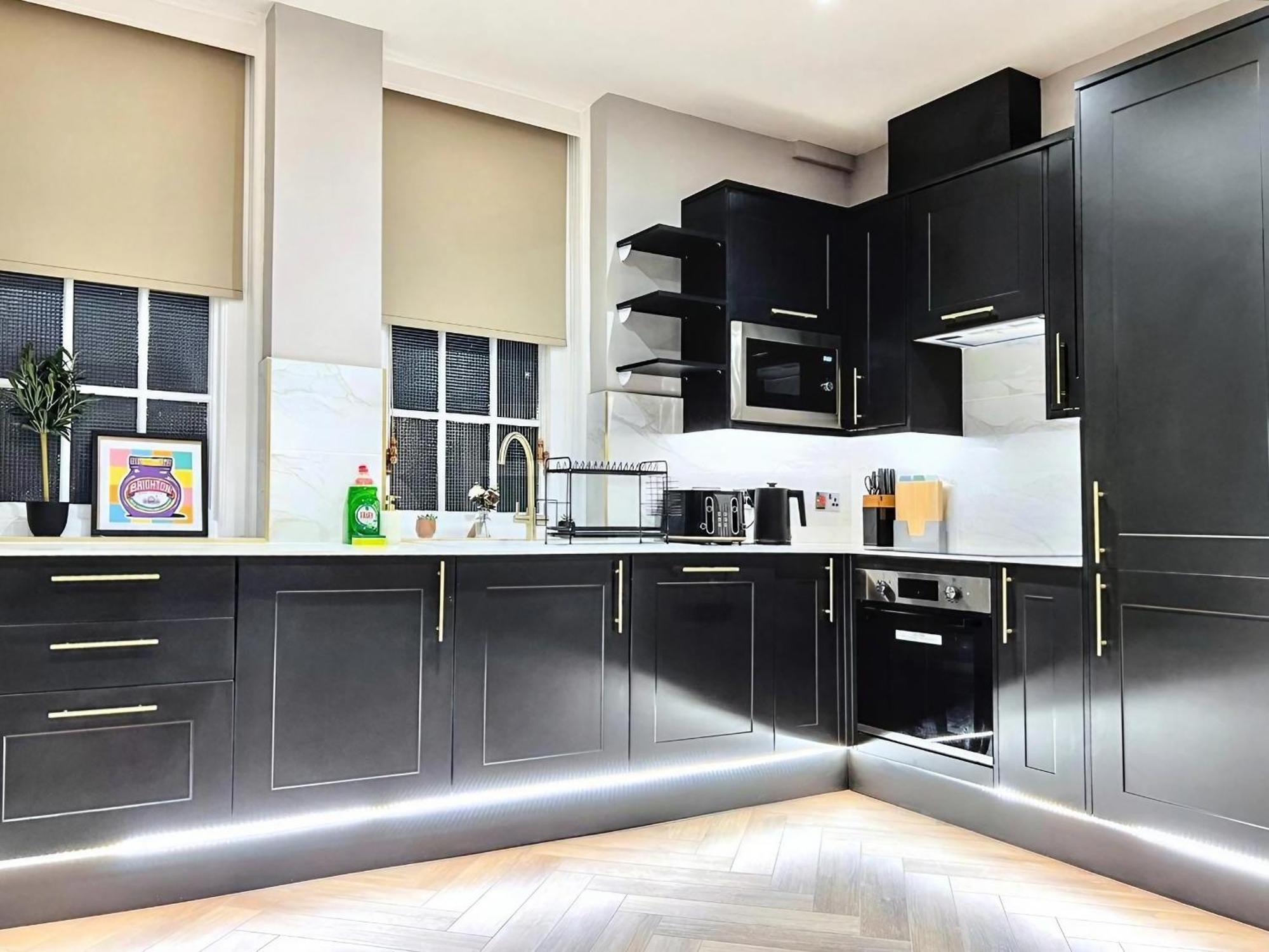 Bright & Modern 3-bed Apartment Brighton