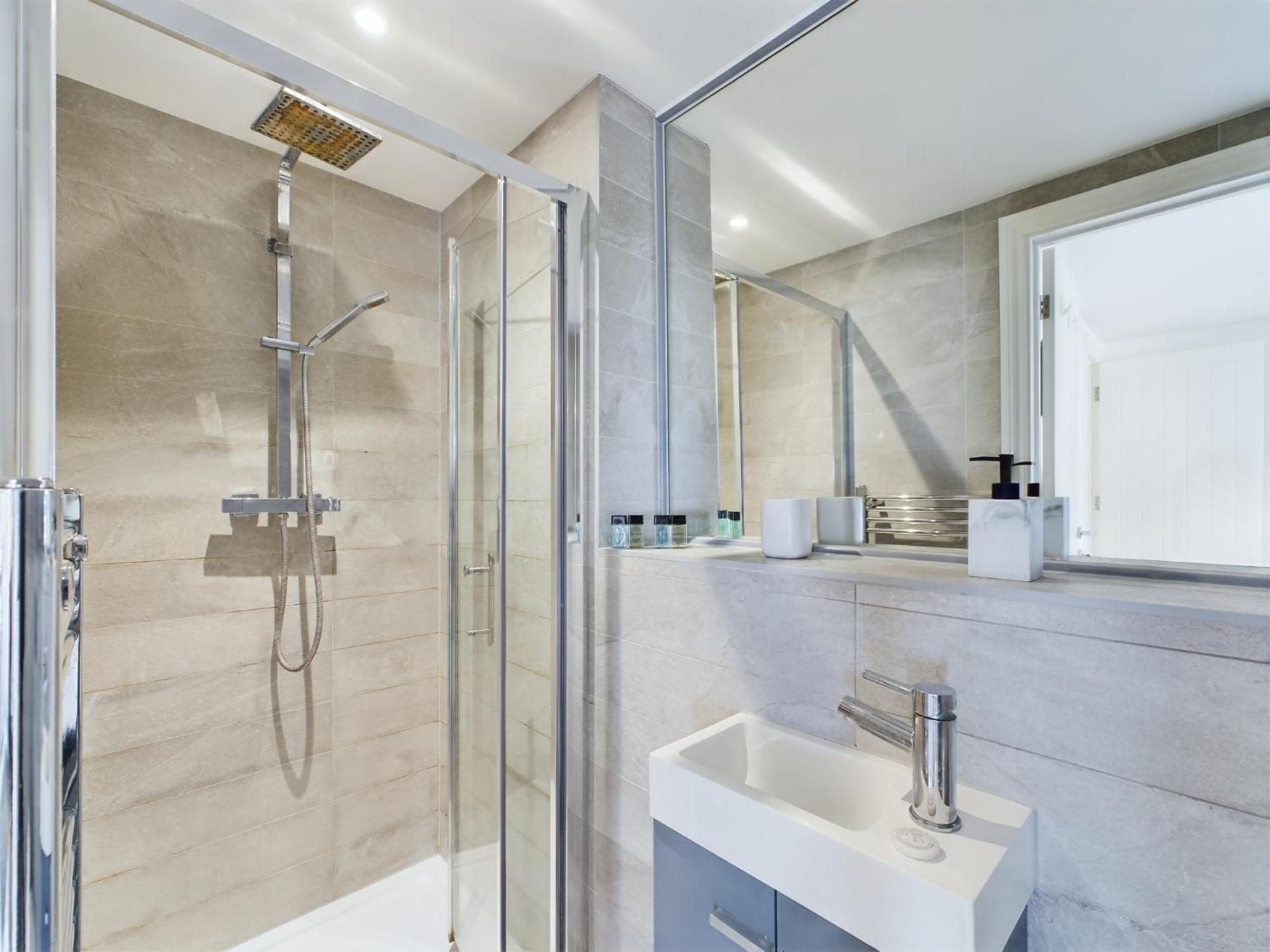5 Beds - Contractors - Kemptown - Sleeps 7