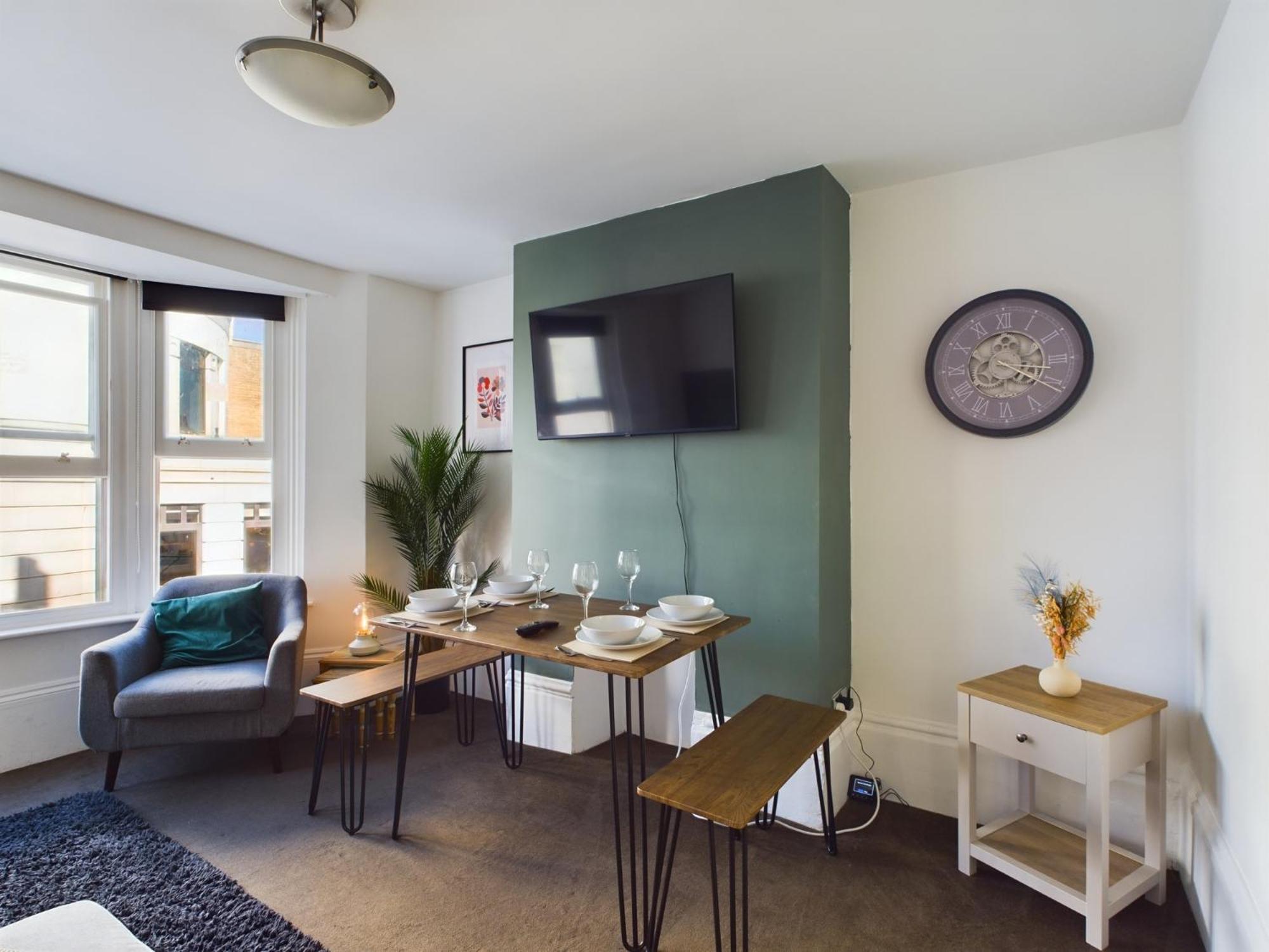 Two Bedroom By Brookland Serviced Short Lets & With Free Wifi *