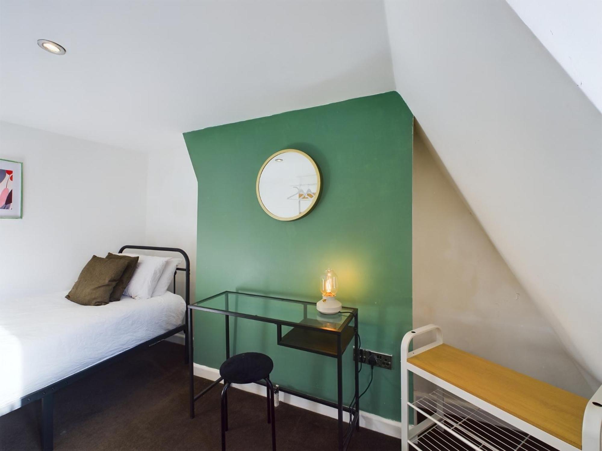 Two Bedroom By Brookland Serviced Short Lets & With Free Wifi * Brighton