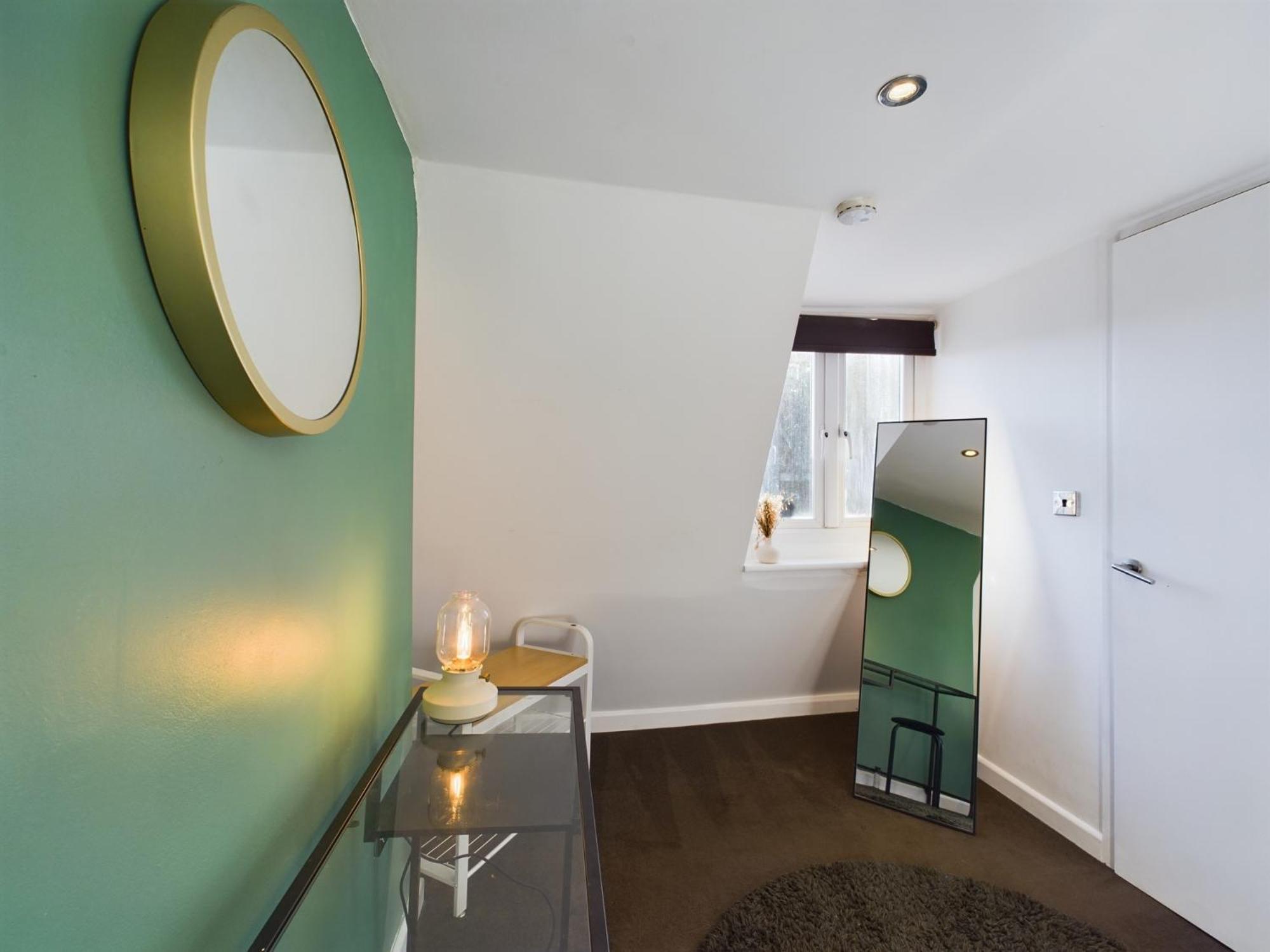 Holiday home Two Bedroom By Brookland Serviced Short Lets & With Free Wifi *