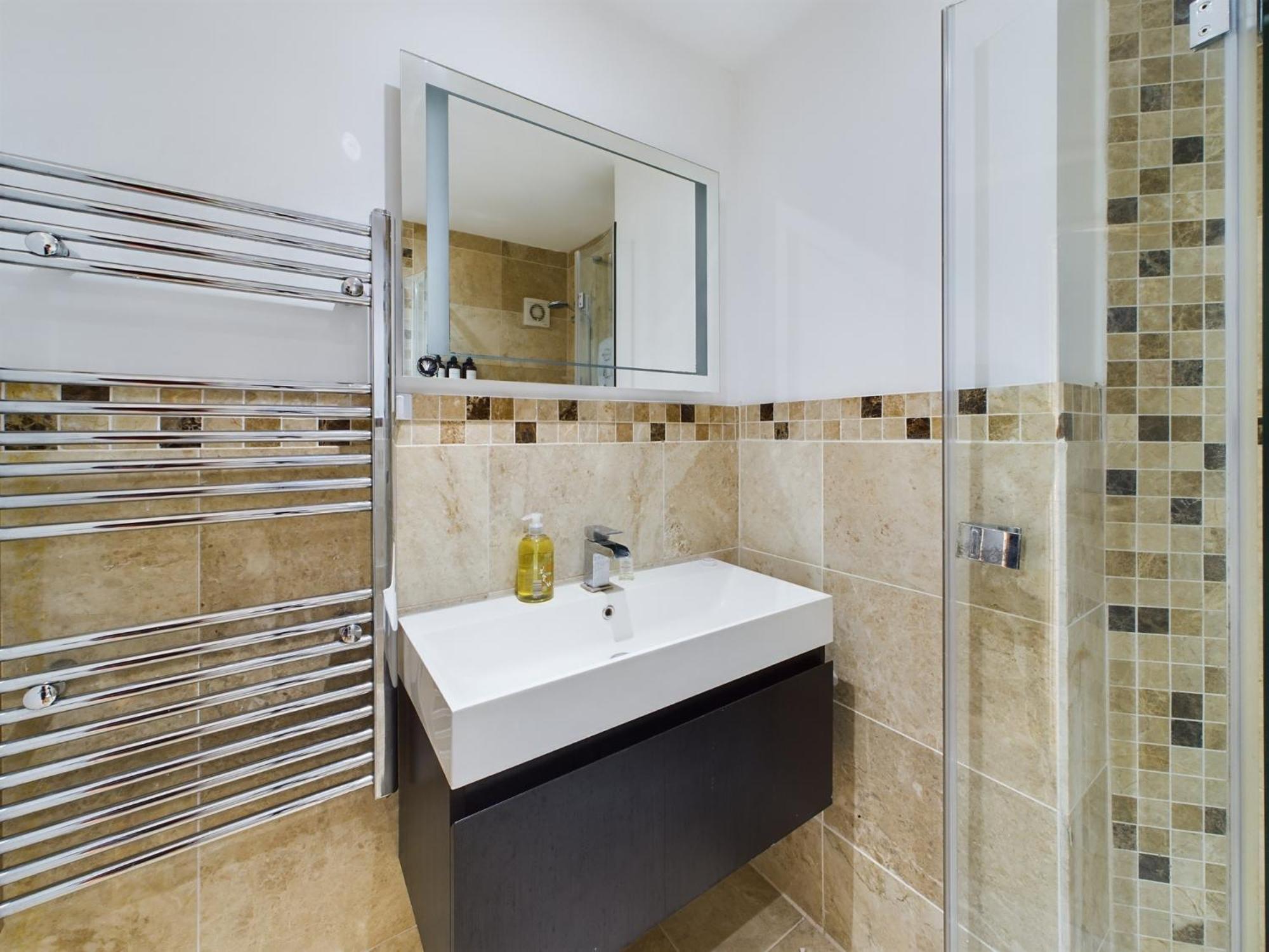 Two Bedroom By Brookland Serviced Short Lets & With Free Wifi Holiday home Brighton