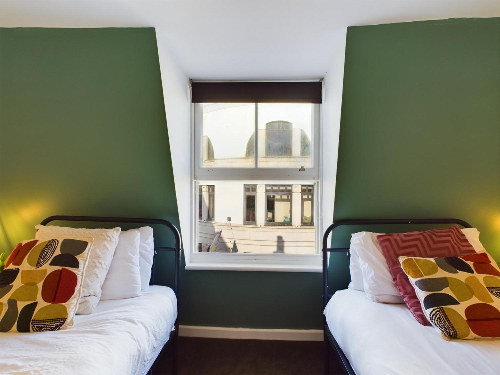 Two Bedroom By Brookland Serviced Short Lets & With Free Wifi Holiday home *