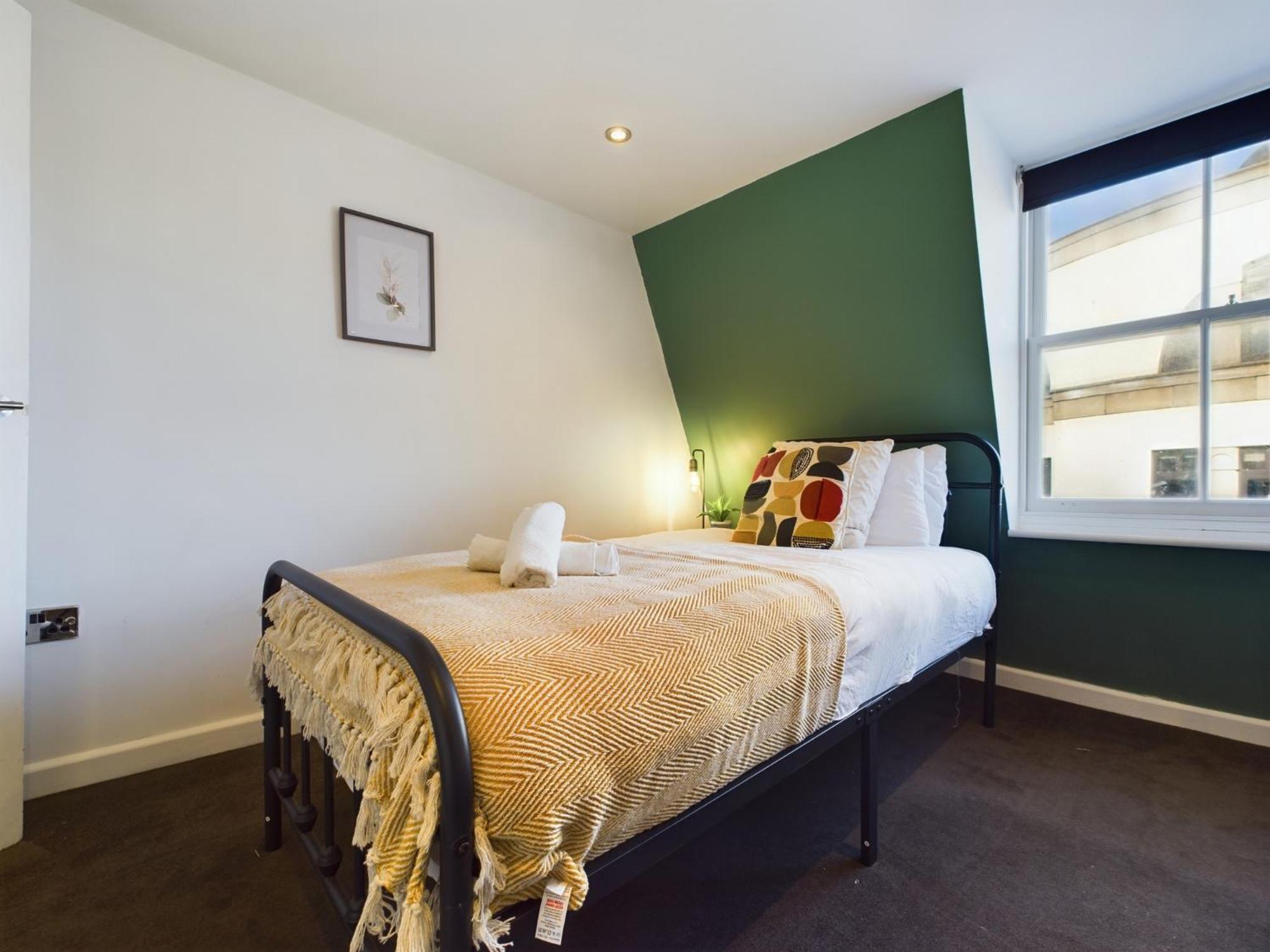 Two Bedroom By Brookland Serviced Short Lets & With Free Wifi Holiday home *