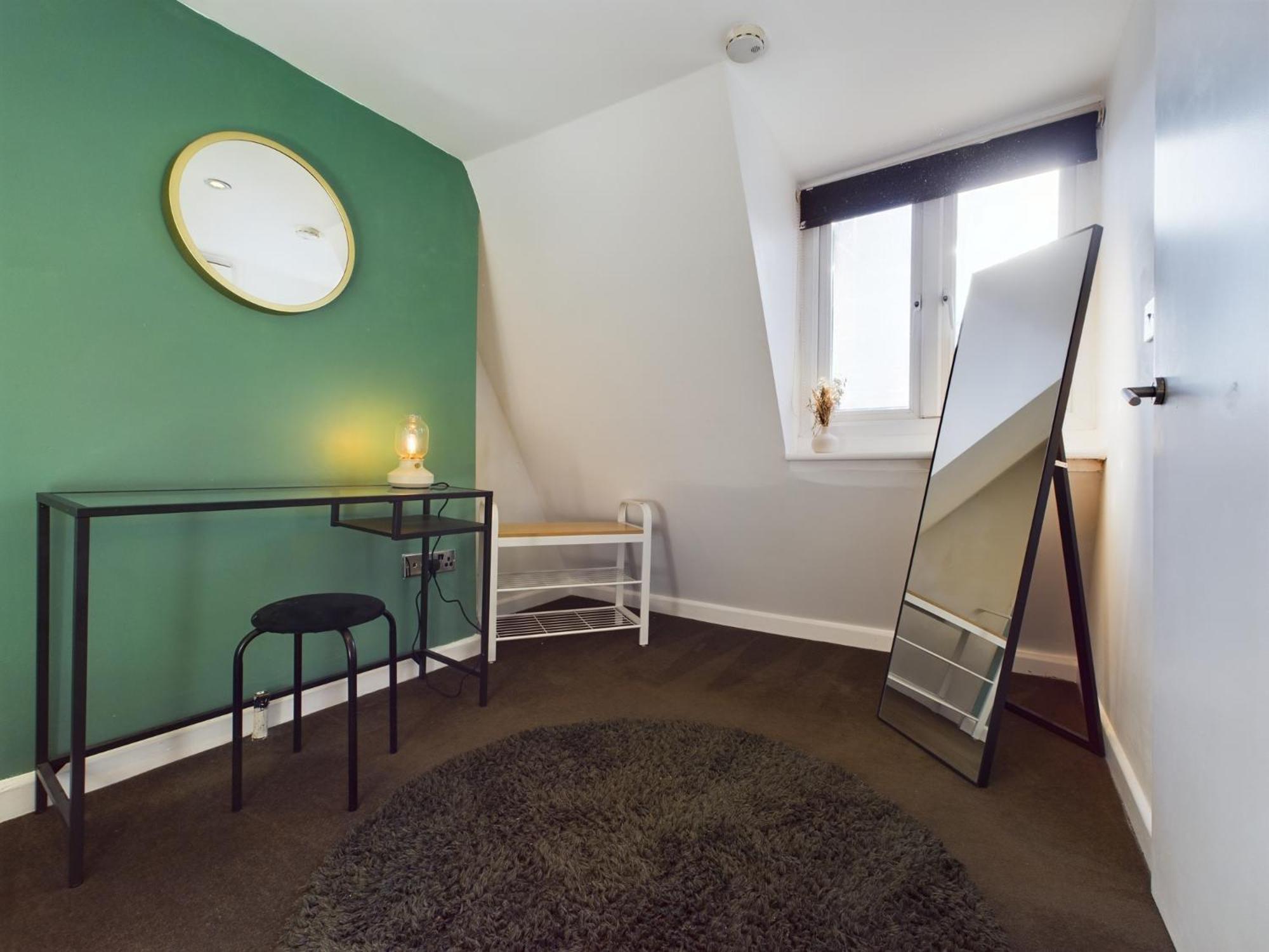Two Bedroom By Brookland Serviced Short Lets & With Free Wifi Holiday home *