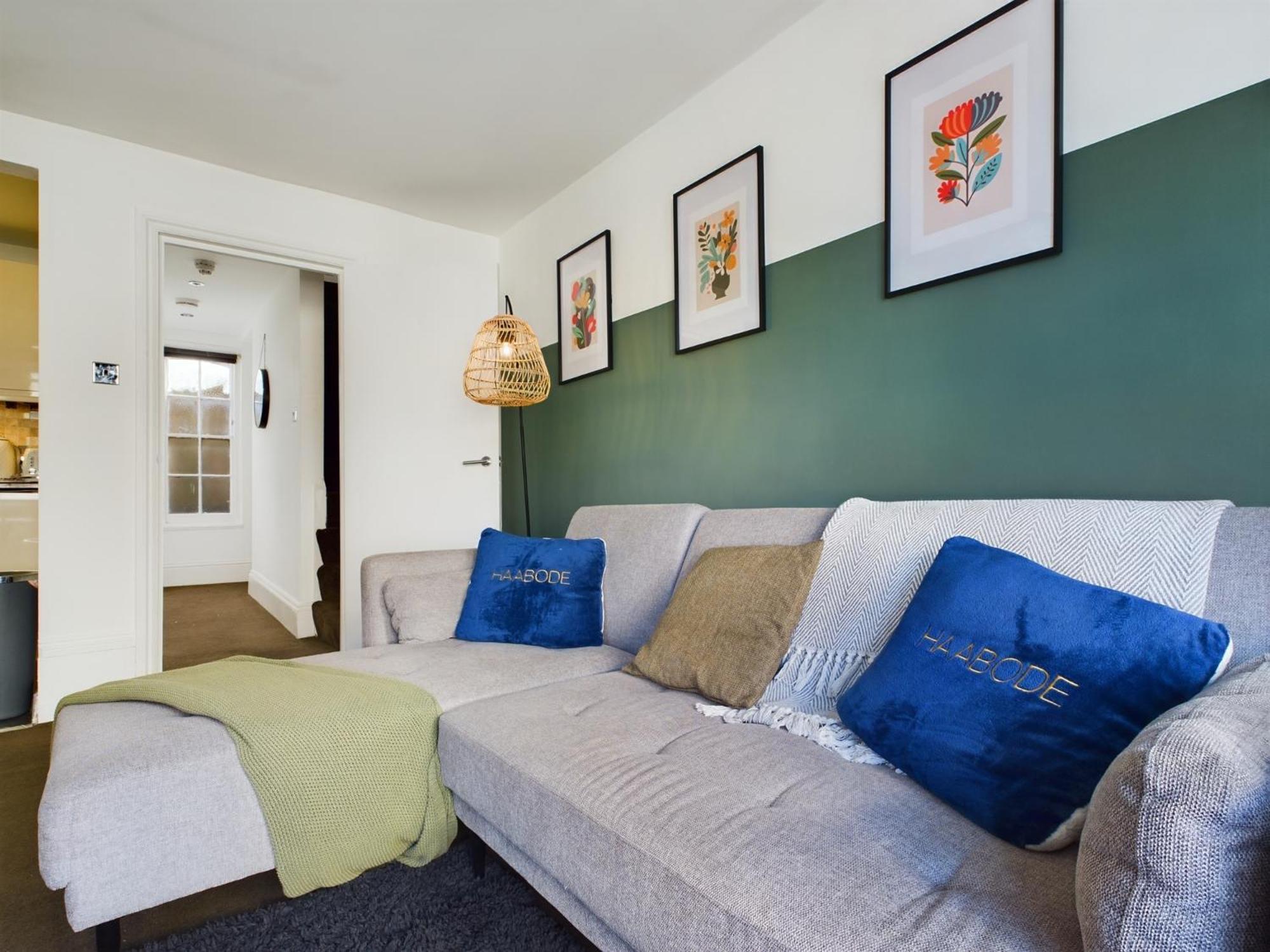 Two Bedroom By Brookland Serviced Short Lets & With Free Wifi Holiday home Brighton