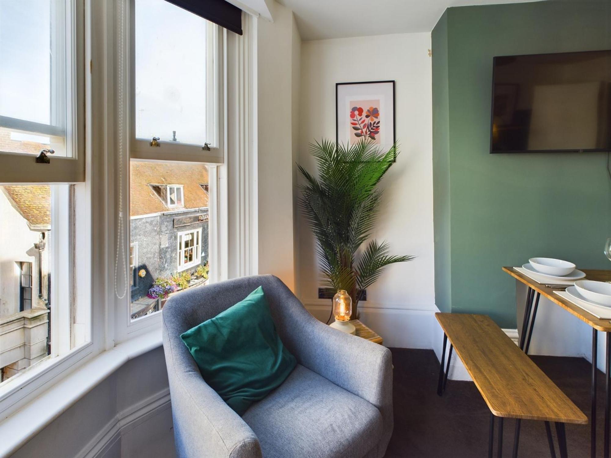 Holiday home Two Bedroom By Brookland Serviced Short Lets & With Free Wifi