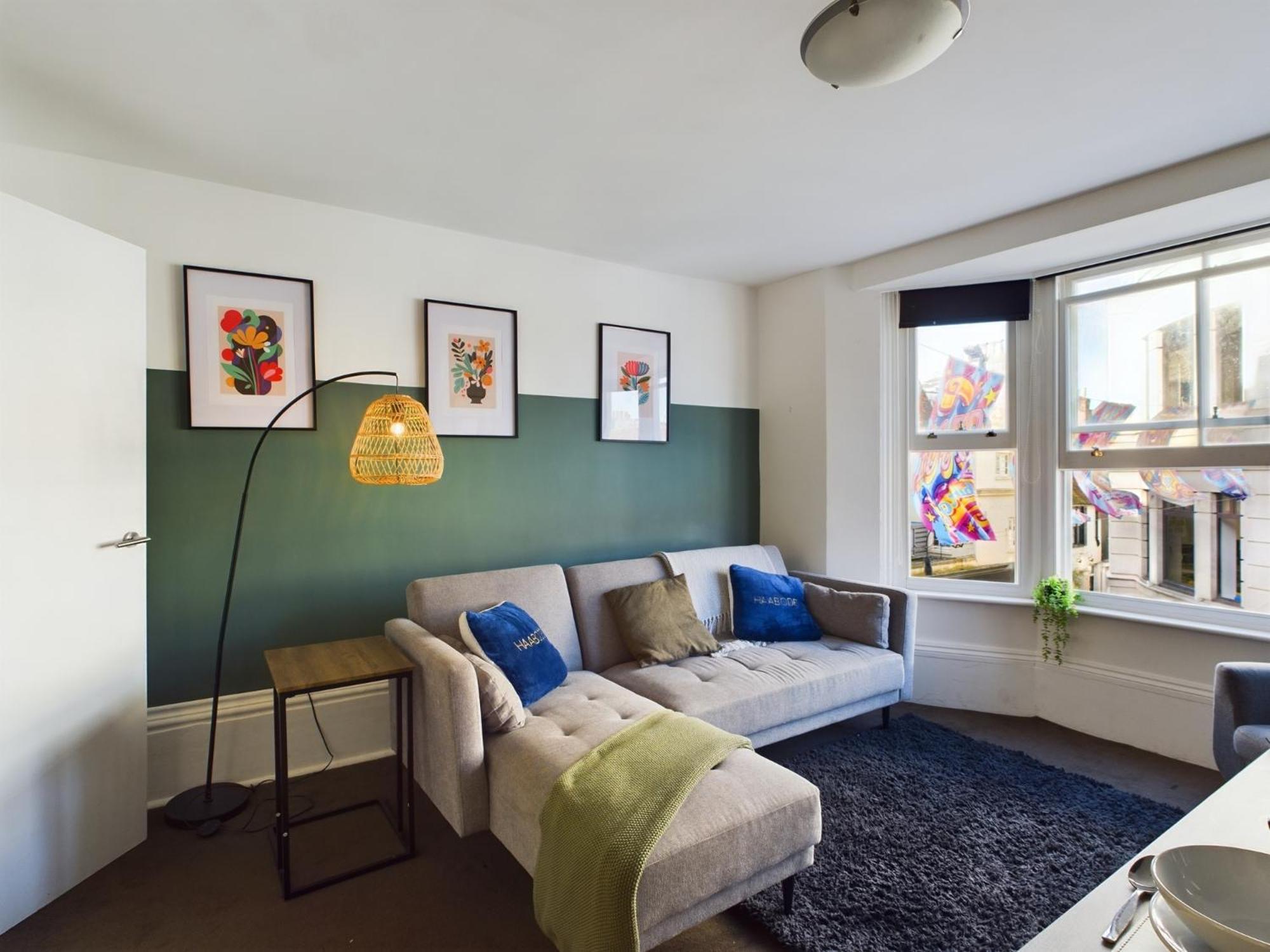 Two Bedroom By Brookland Serviced Short Lets & With Free Wifi Holiday home