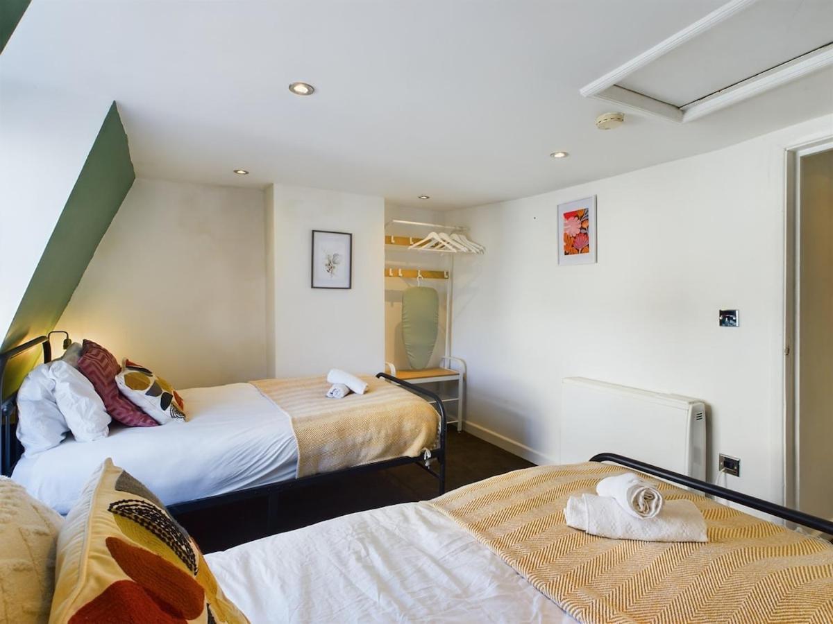 Two Bedroom By Brookland Serviced Short Lets & With Free Wifi