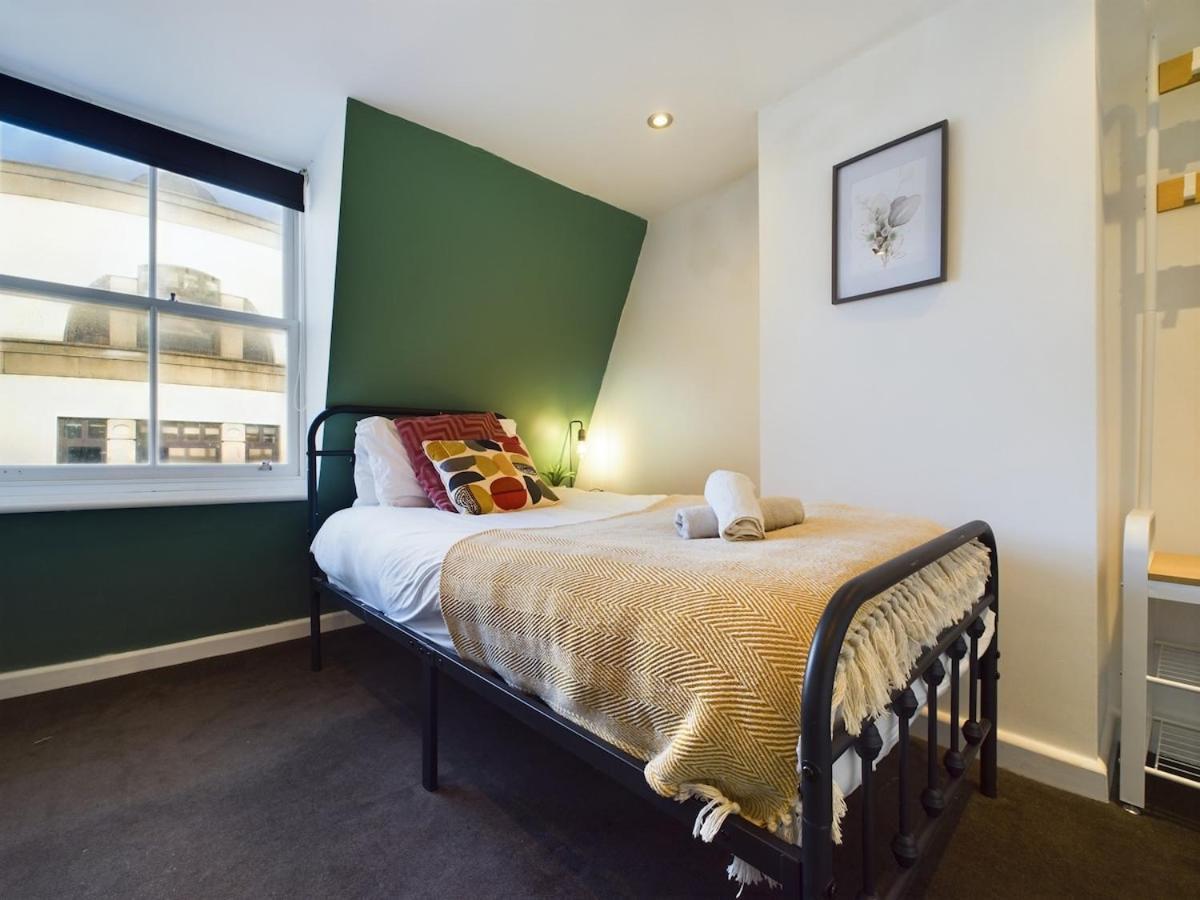 Two Bedroom By Brookland Serviced Short Lets & With Free Wifi Holiday home *