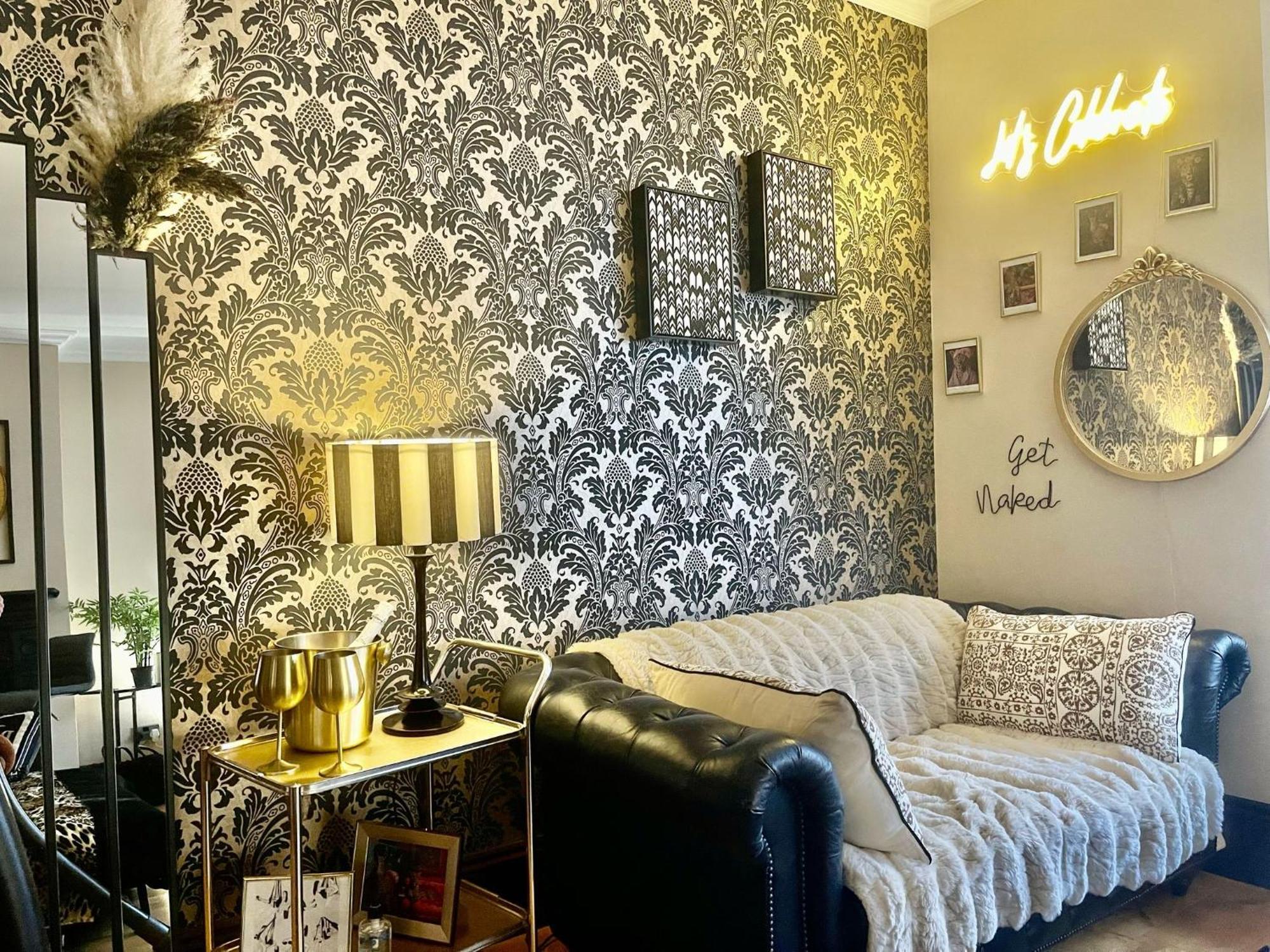 Fantastic Naughty Corner Apartment Brighton