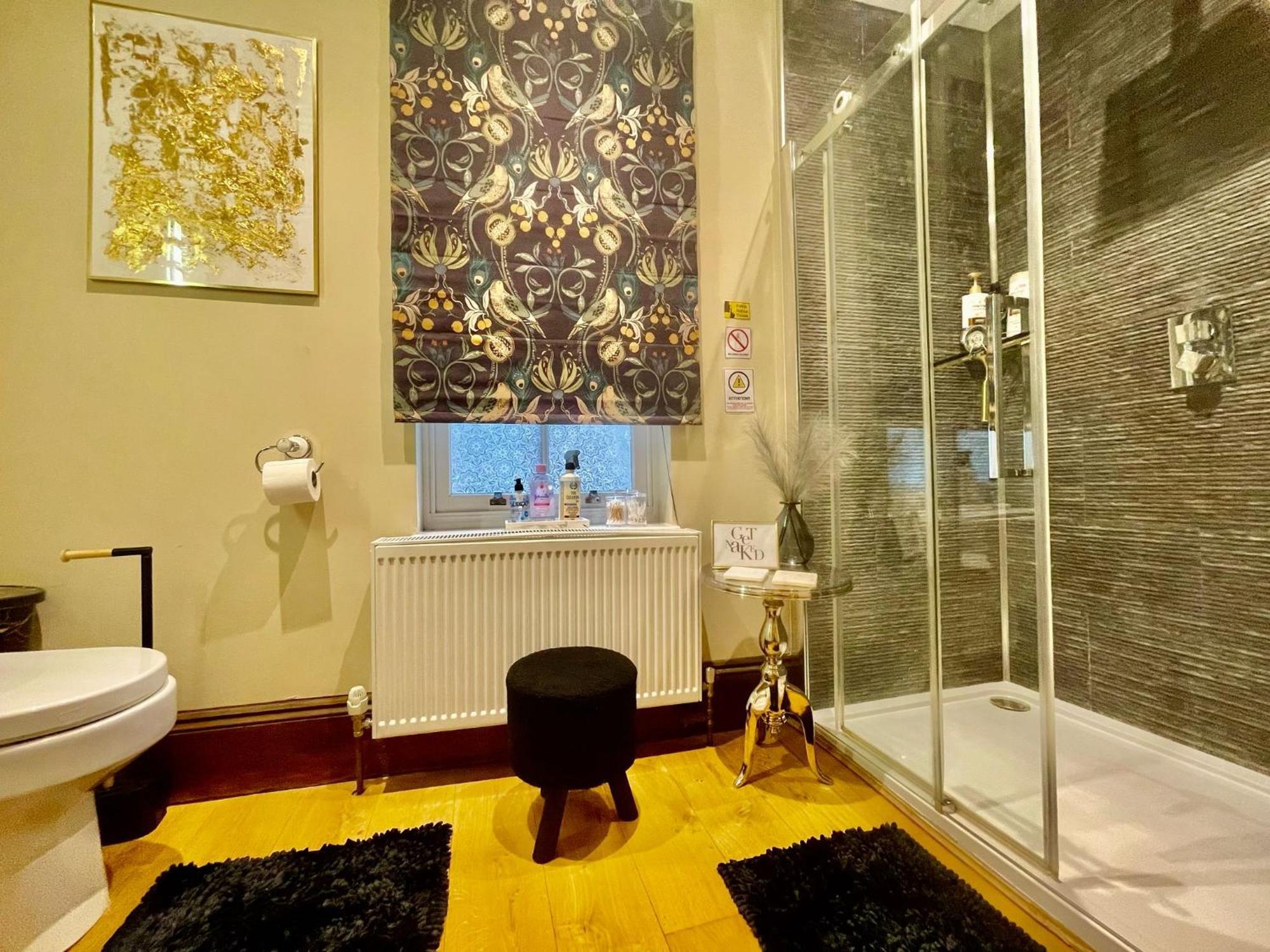 Fantastic Naughty Corner Apartment *