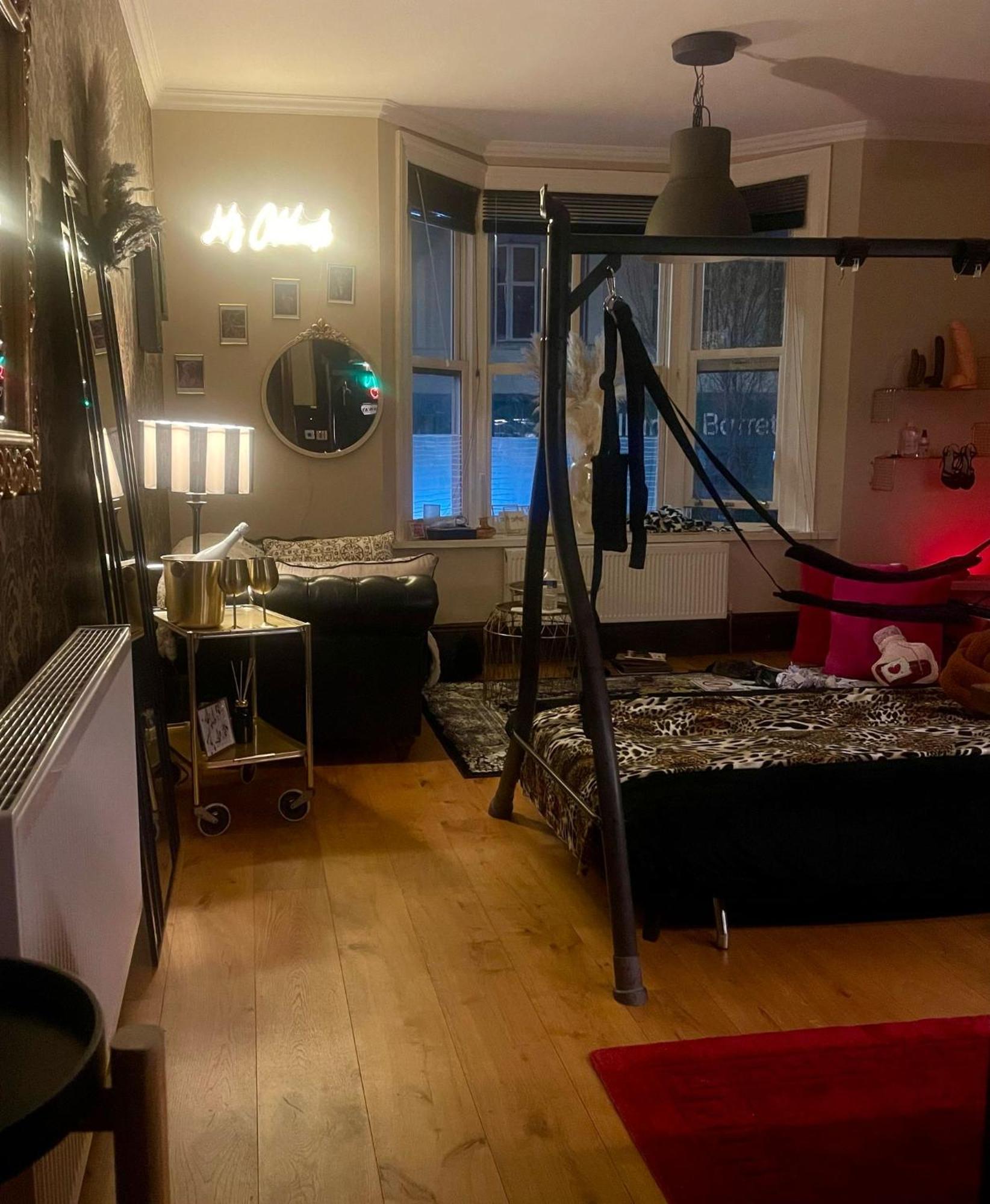 Fantastic Naughty Corner Apartment *
