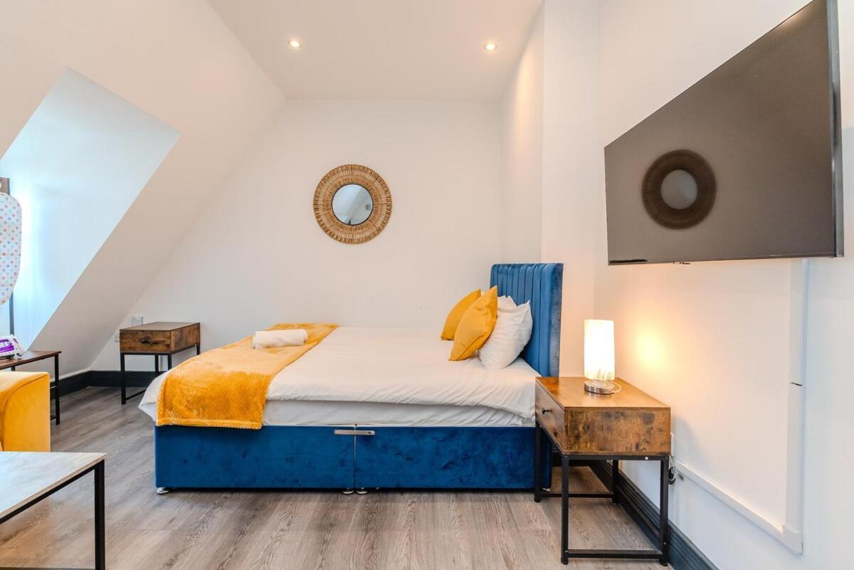 Apartment Modern 1 Minute To *