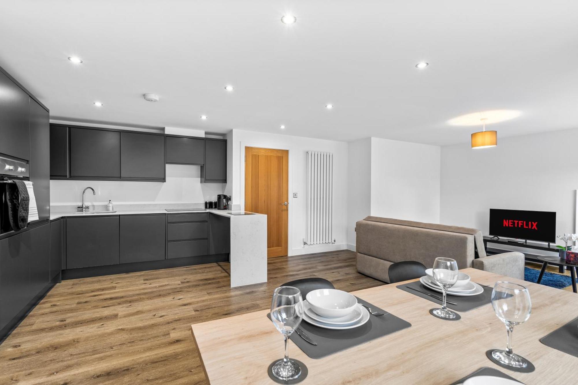 Spacious 2 Bed Flat In Close To Beach, Hospital, Racecourse & College * Brighton