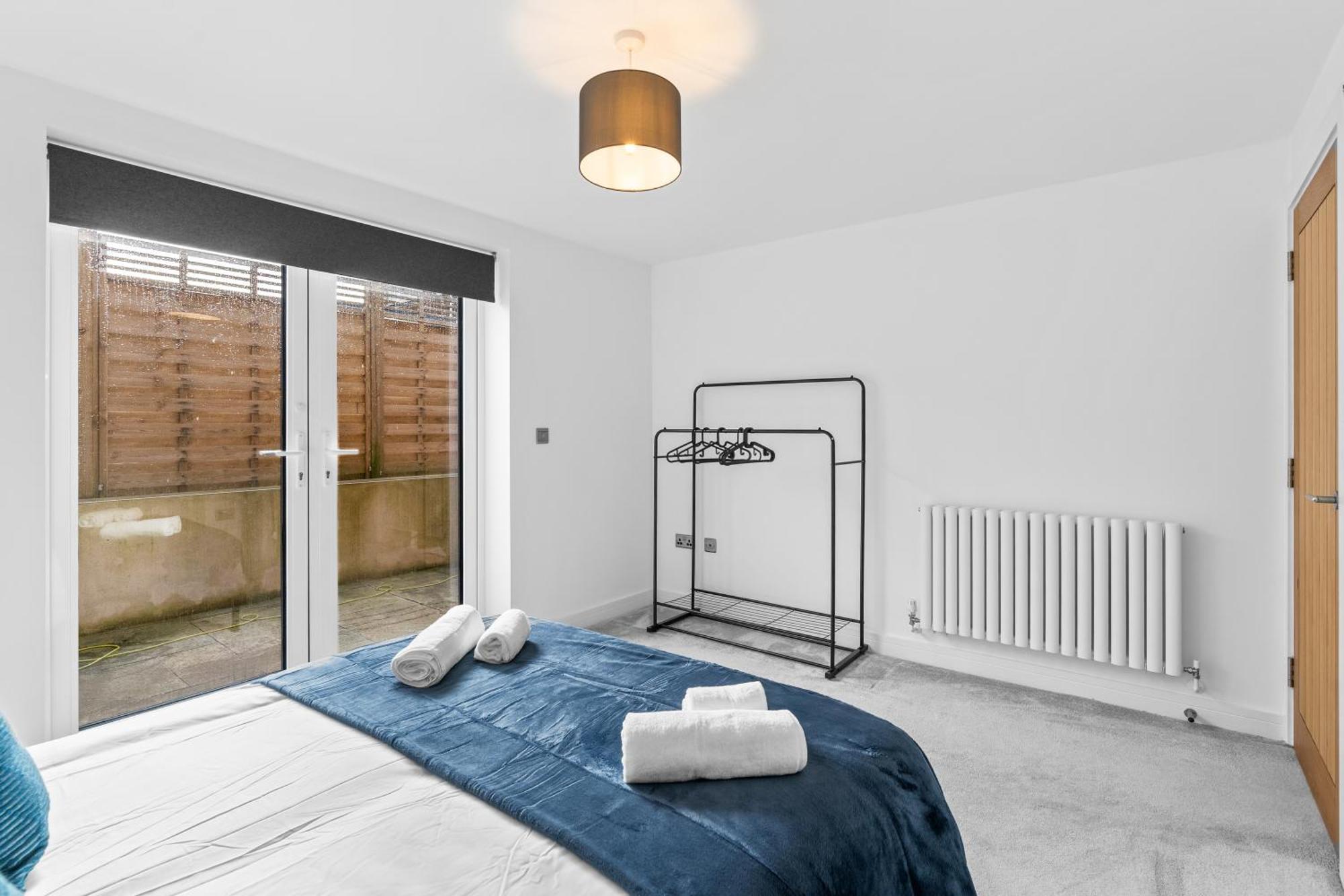 Spacious 2 Bed Flat In Close To Beach, Hospital, Racecourse & College Apartment Brighton