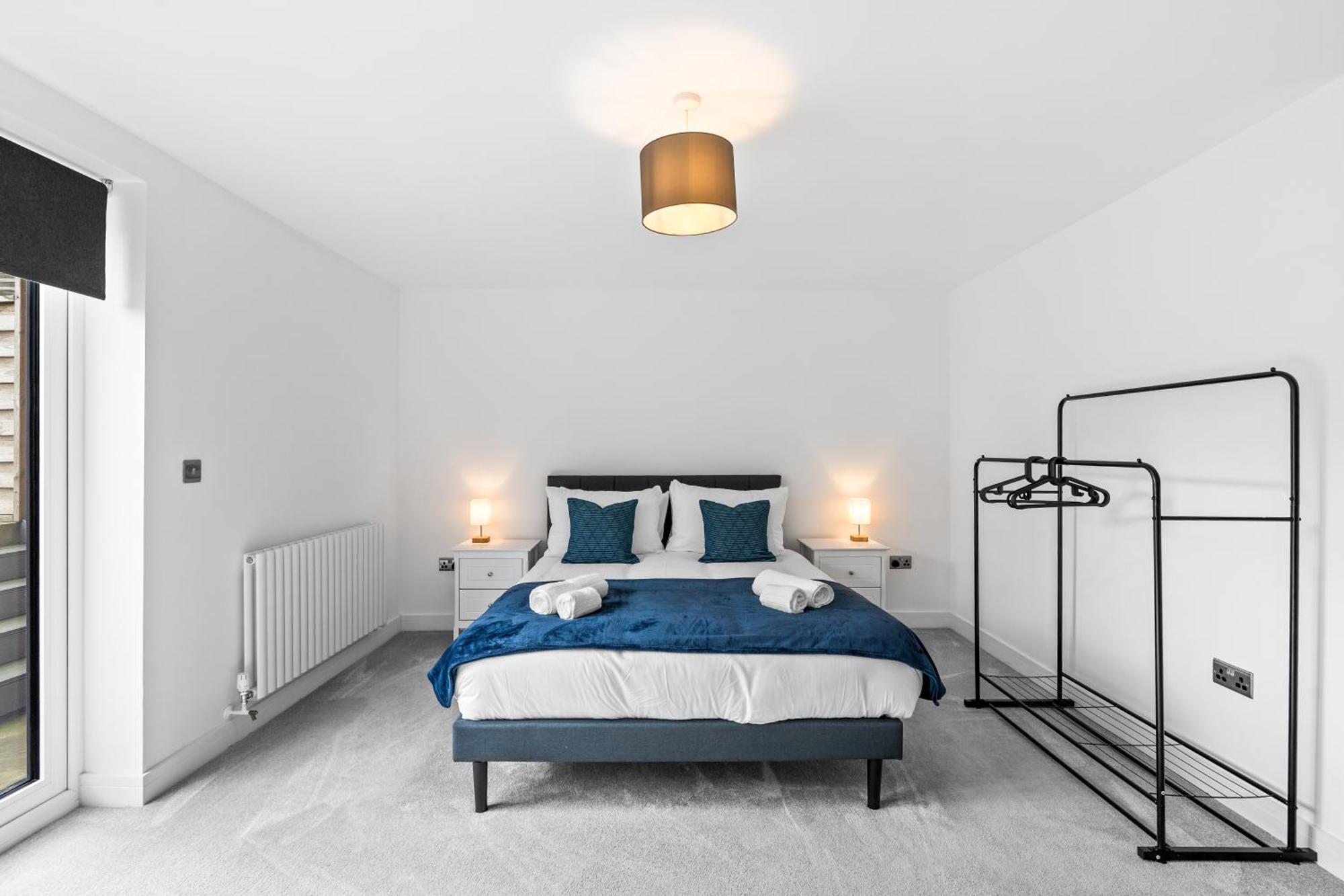 Spacious 2 Bed Flat In Close To Beach, Hospital, Racecourse & College Apartment Brighton