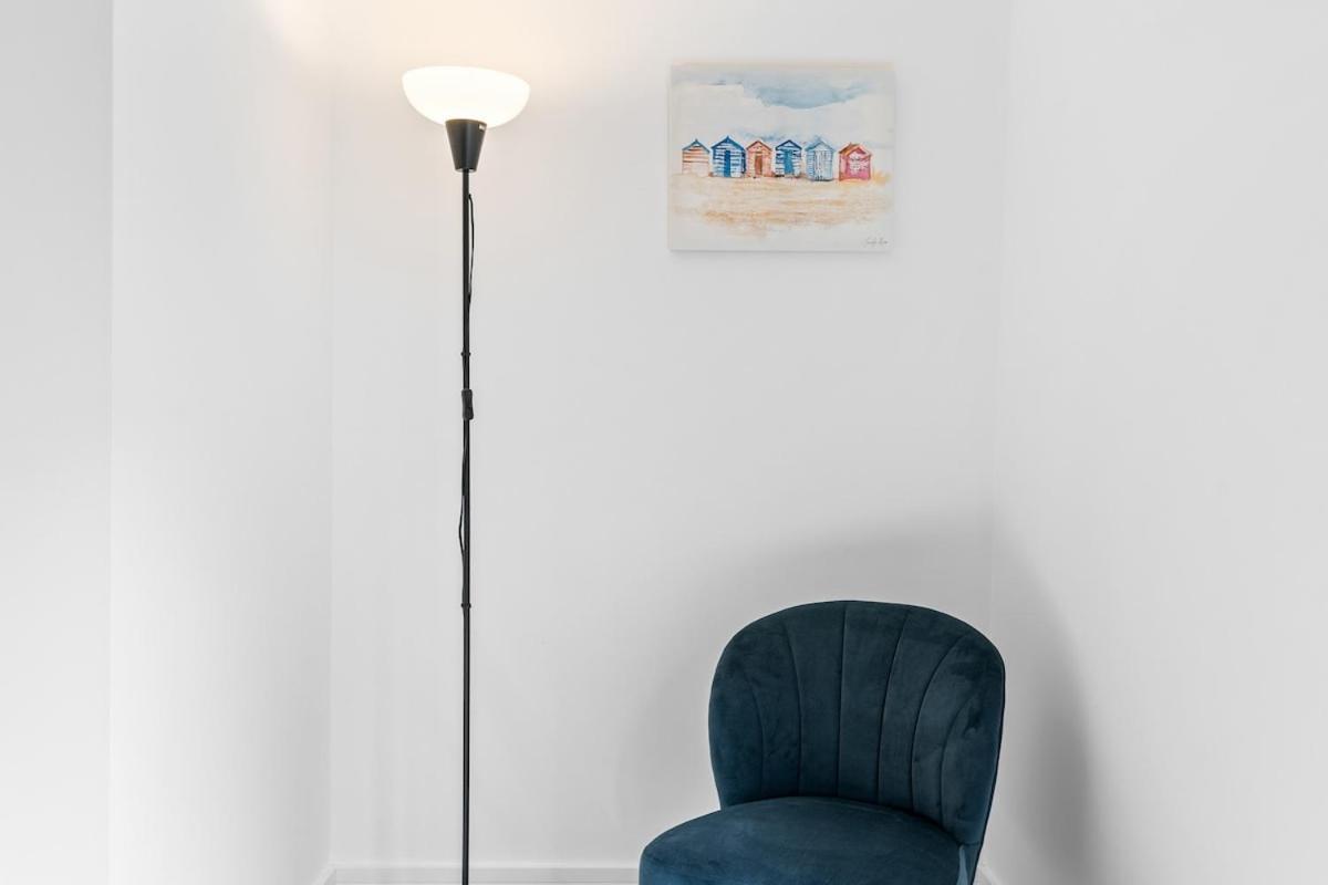 Apartment Spacious 2 Bed Flat In Close To Beach, Hospital, Racecourse & College Brighton