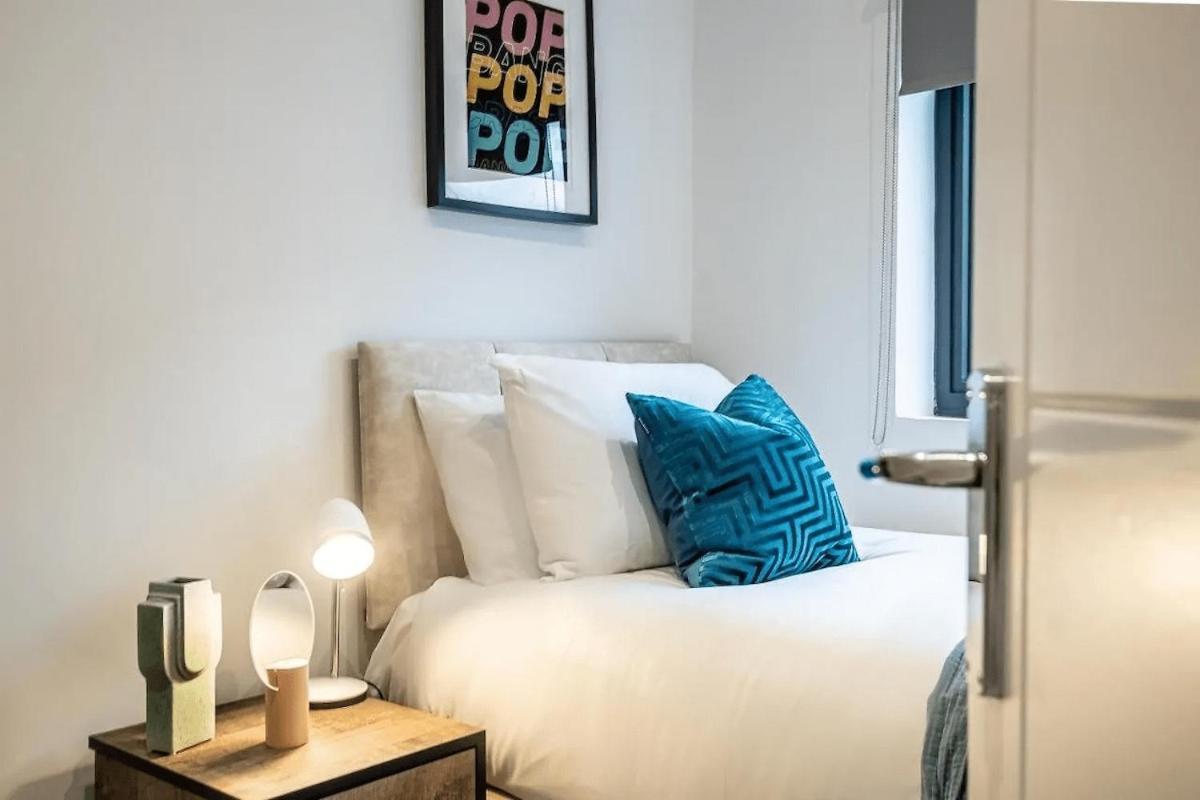 2 Bed Bedroom Next To Station