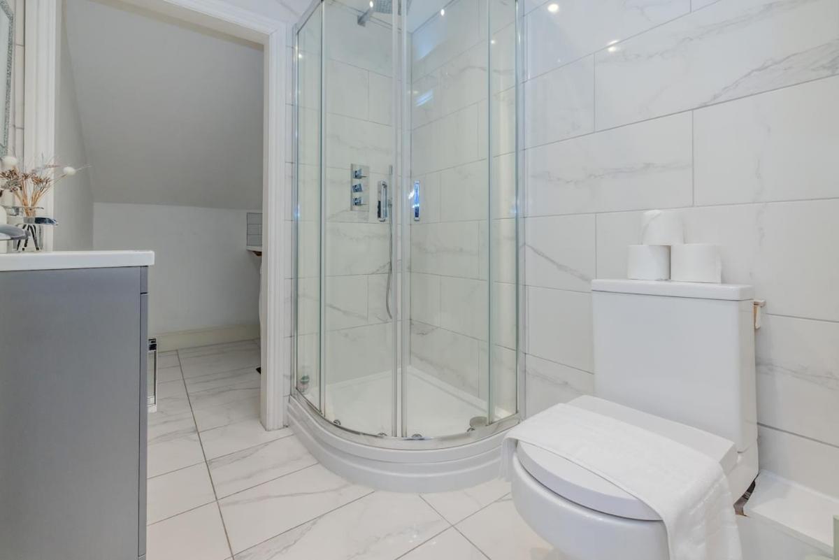 2 Bedroom Flat With Sea View And Free Parking