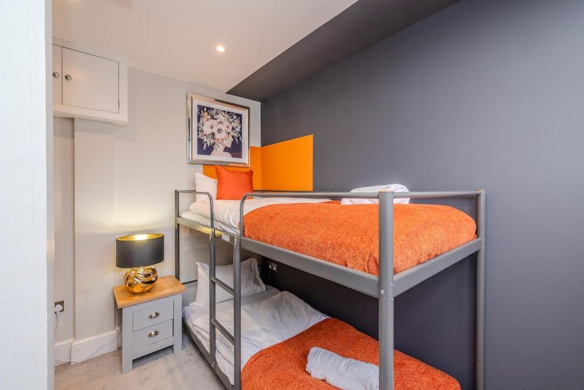 2 Bedroom Flat With Sea View And Free Parking