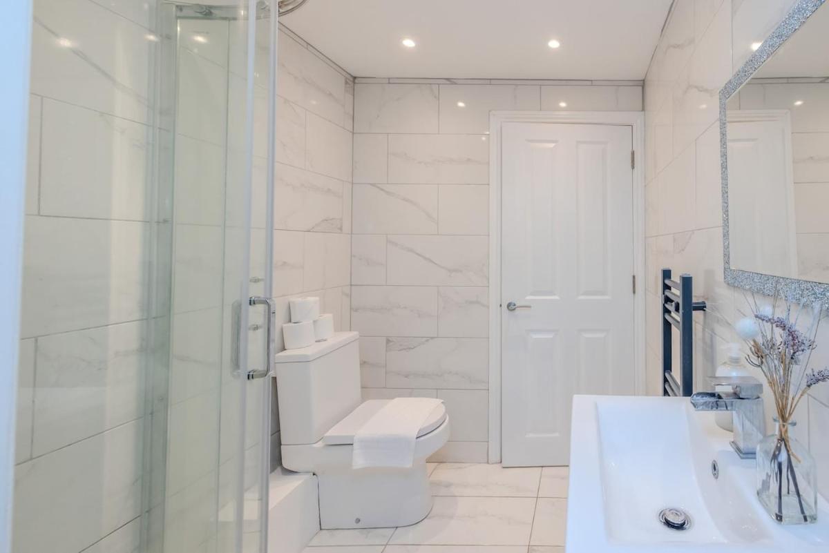 Apartment 2 Bedroom Flat With Sea View And Free Parking *