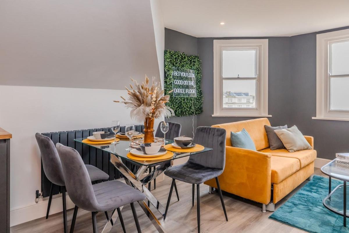 2 Bedroom Flat With Sea View And Free Parking