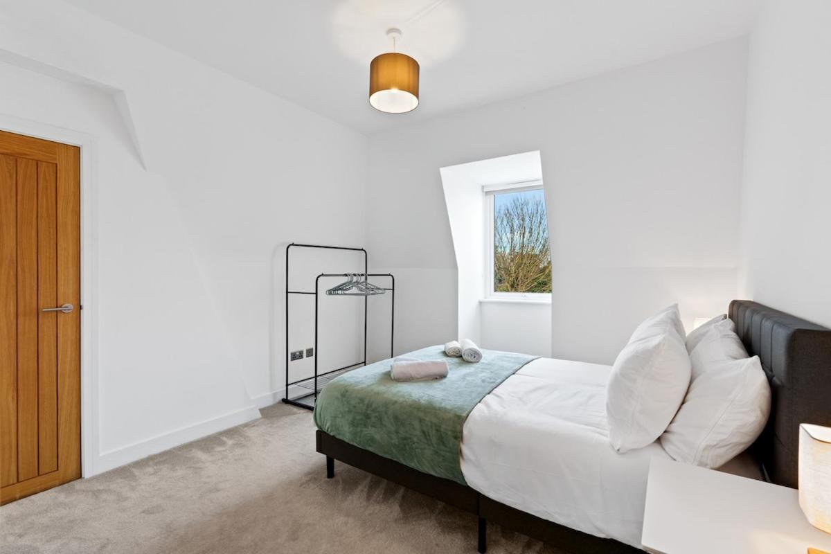 2 Bed Flat Near Beach, Hospital & College Apartment Brighton