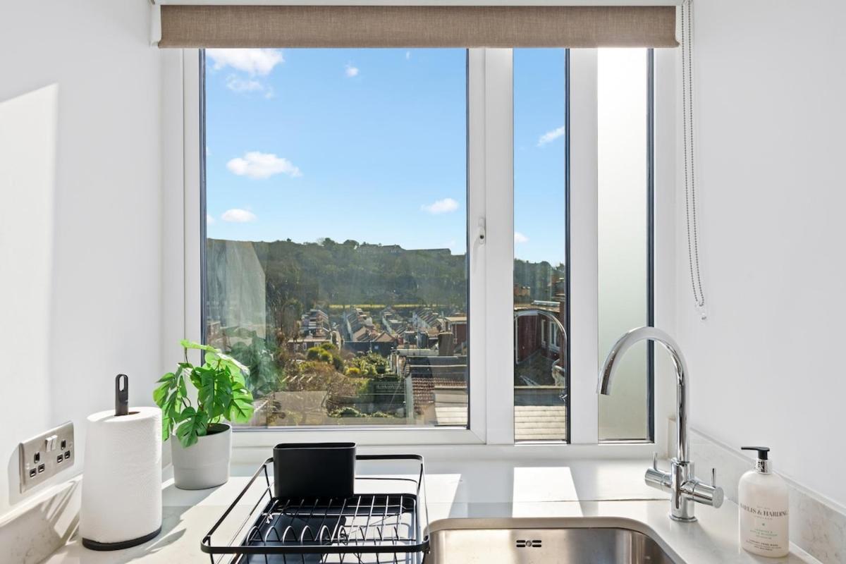 2 Bed Flat Near Beach, Hospital & College Apartment Brighton