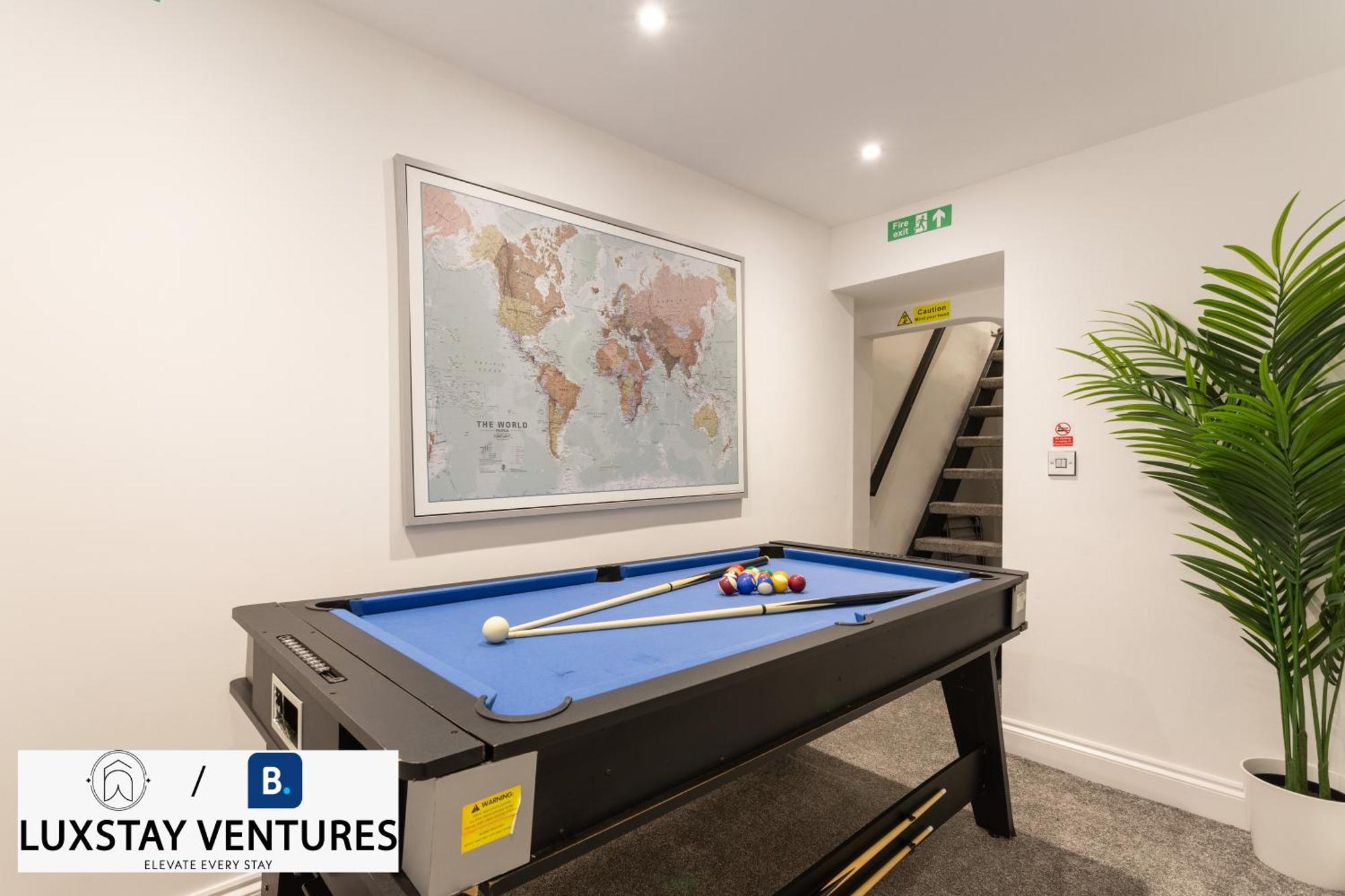 Bright And Spacious 2br Maisonette Sleeps 8, Game Room, 5 Mins To And Centre *
