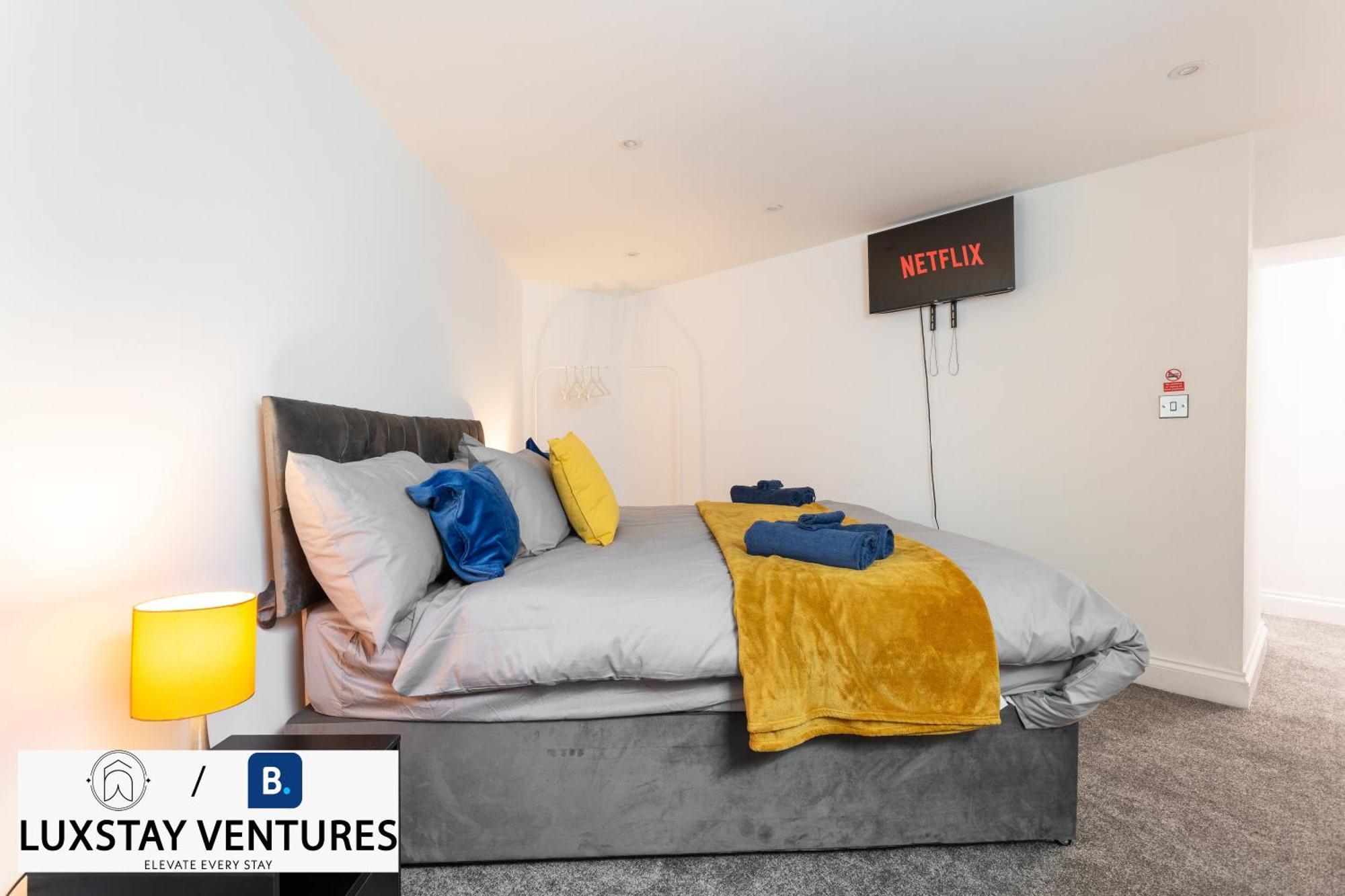 Bright And Spacious 2br Maisonette Sleeps 8, Game Room, 5 Mins To And Centre Holiday home *