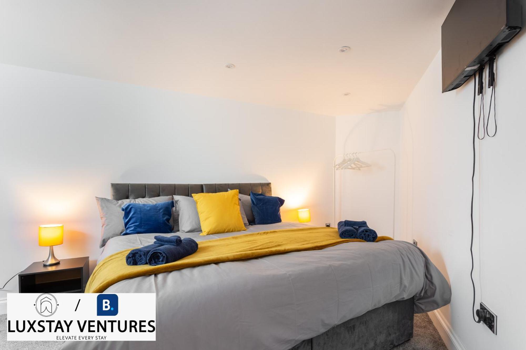 Holiday home Bright And Spacious 2br Maisonette Sleeps 8, Game Room, 5 Mins To And Centre *
