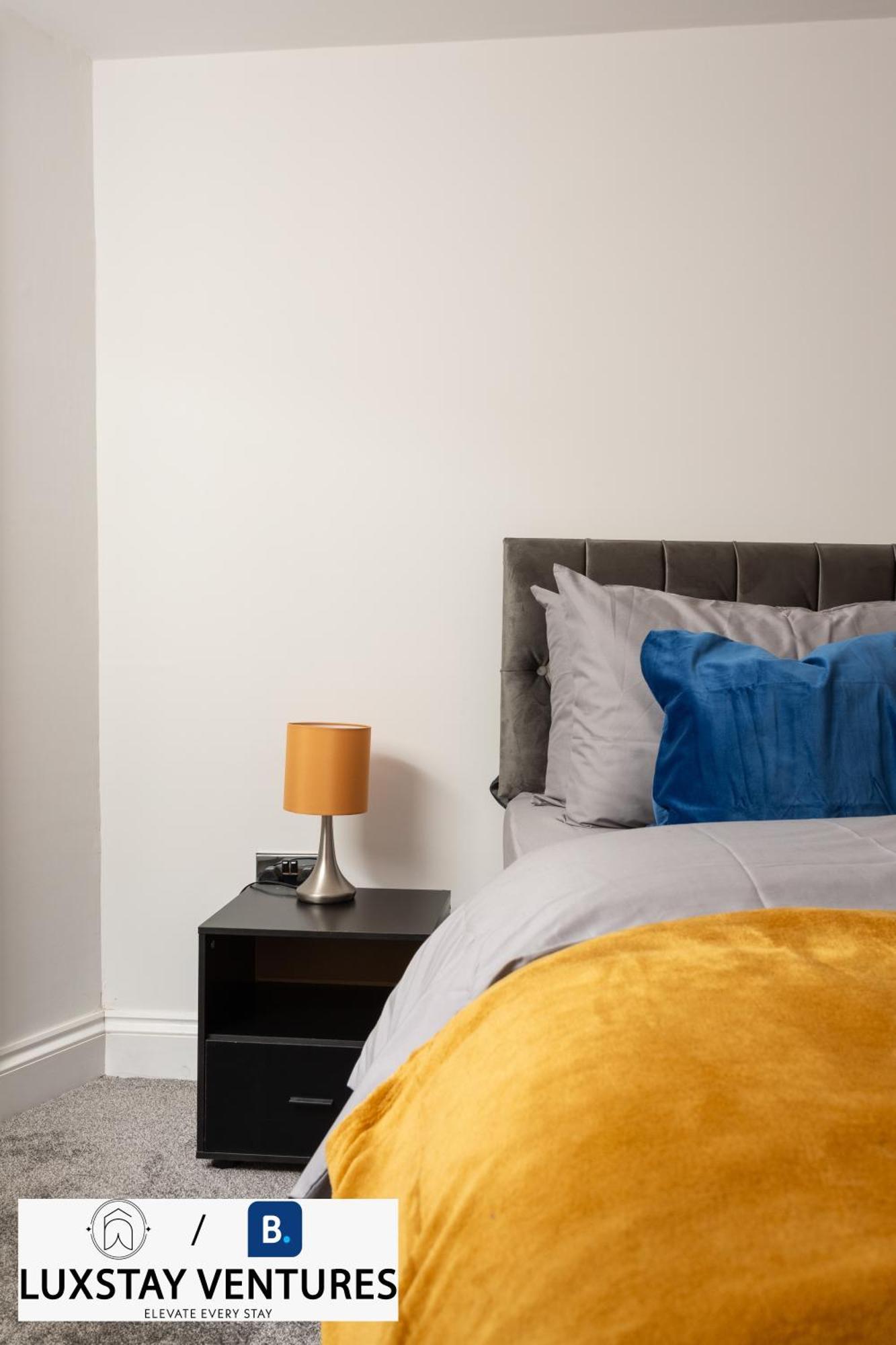 Holiday home Bright And Spacious 2br Maisonette Sleeps 8, Game Room, 5 Mins To And Centre