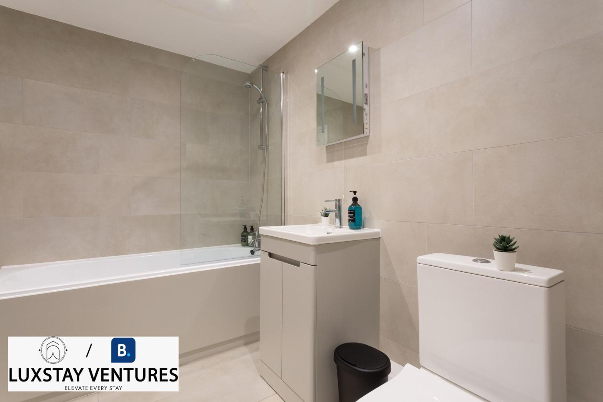 Holiday home Bright And Spacious 2br Maisonette Sleeps 8, Game Room, 5 Mins To And Centre Brighton