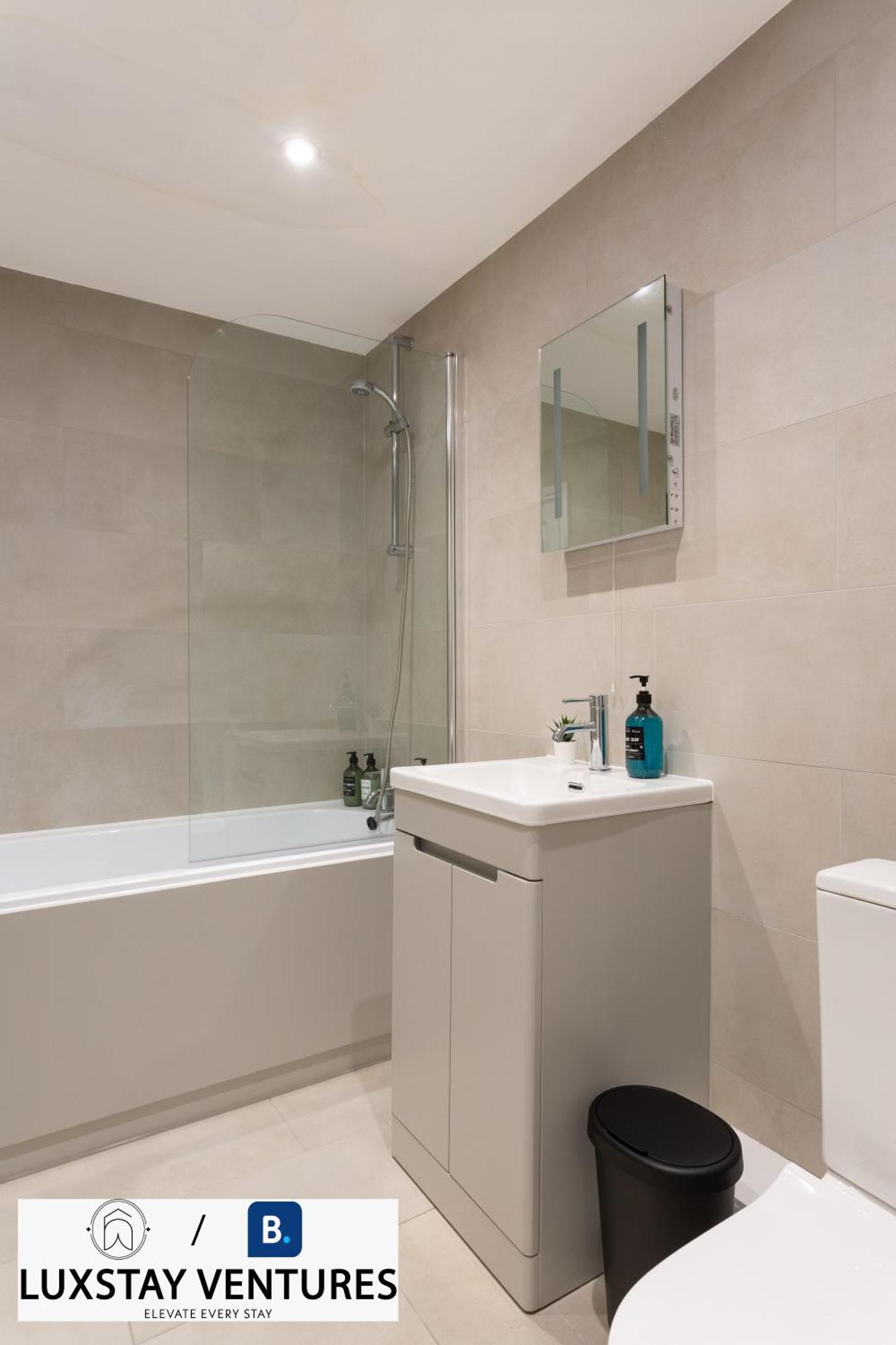 Bright And Spacious 2br Maisonette Sleeps 8, Game Room, 5 Mins To And Centre Holiday home Brighton