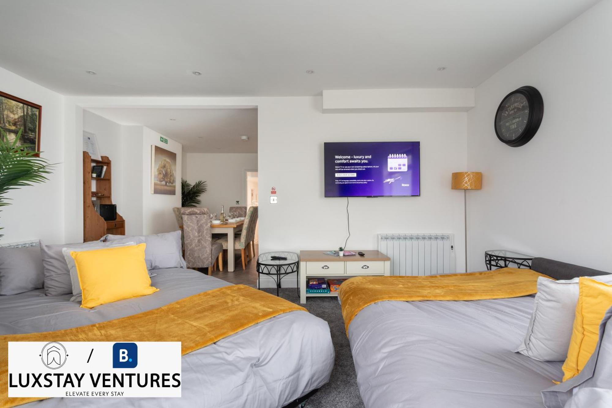 Bright And Spacious 2br Maisonette Sleeps 8, Game Room, 5 Mins To And Centre