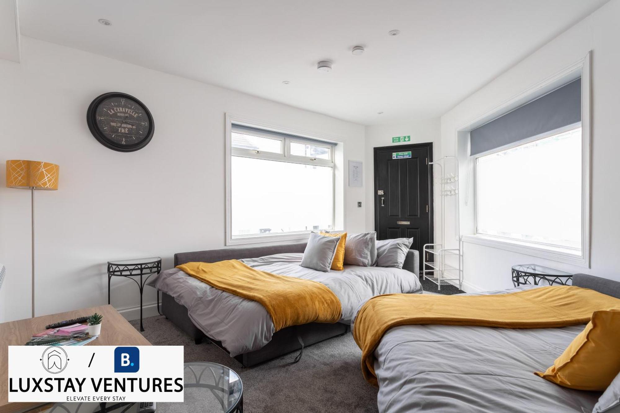 Holiday home Bright And Spacious 2br Maisonette Sleeps 8, Game Room, 5 Mins To And Centre *