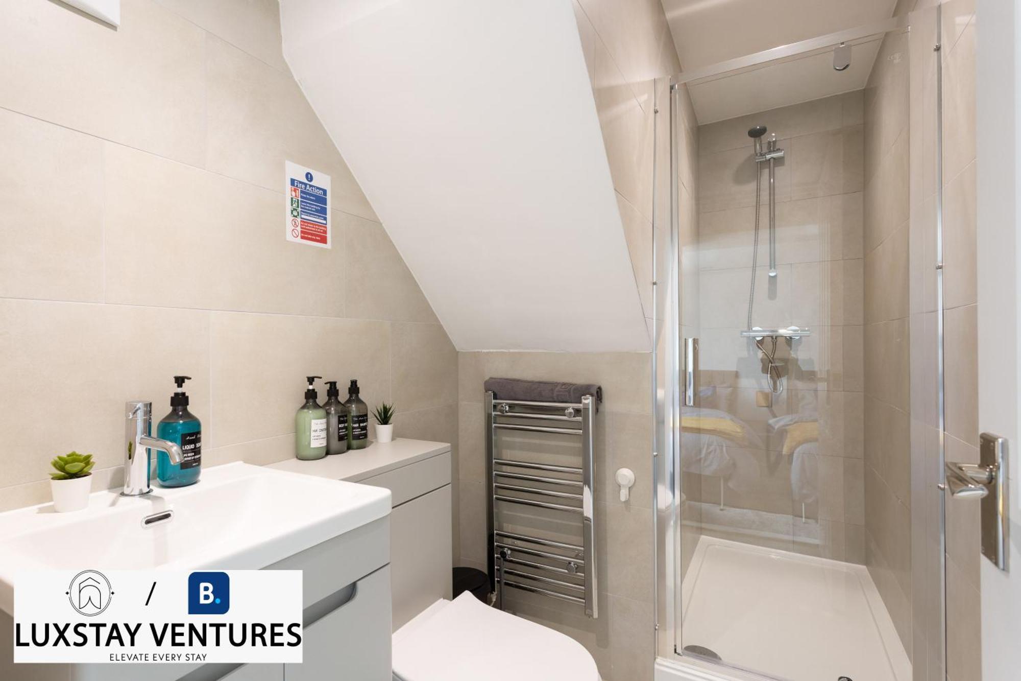 Bright And Spacious 2br Maisonette Sleeps 8, Game Room, 5 Mins To And Centre Holiday home Brighton