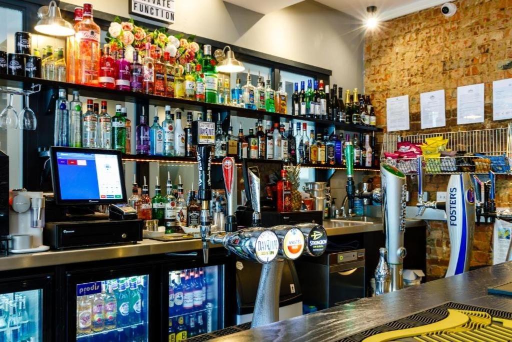 Oyo Ruby Pub & 3* Brighton