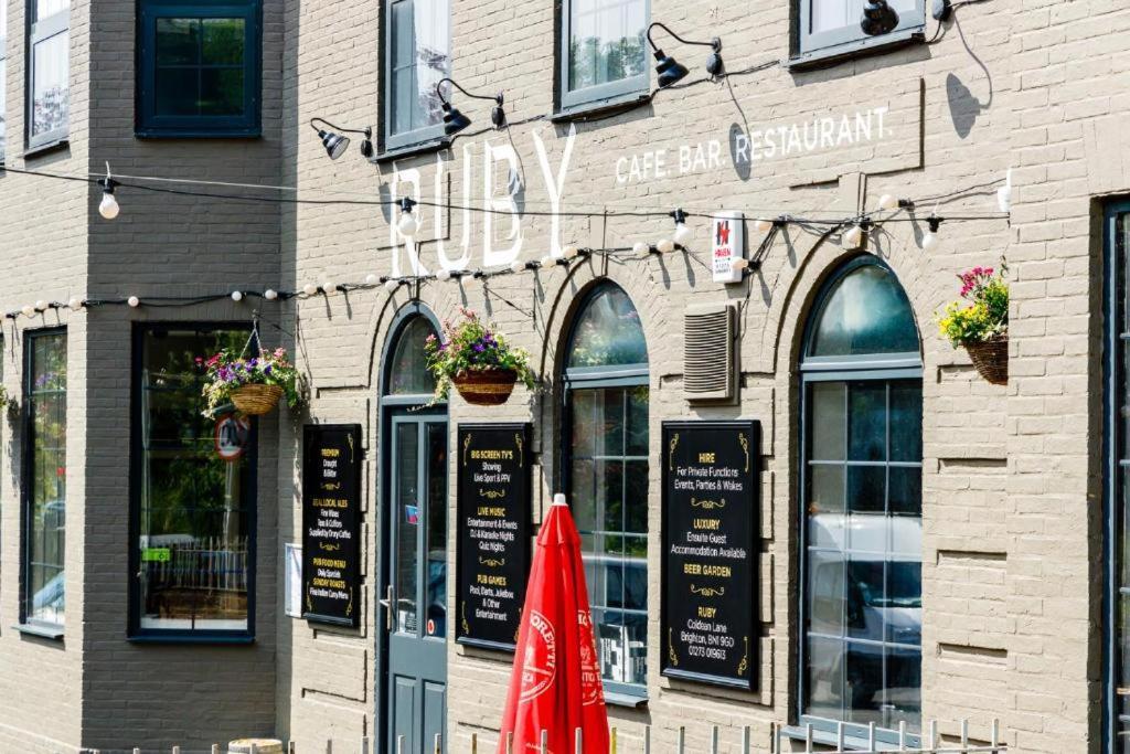 Oyo Ruby Pub &