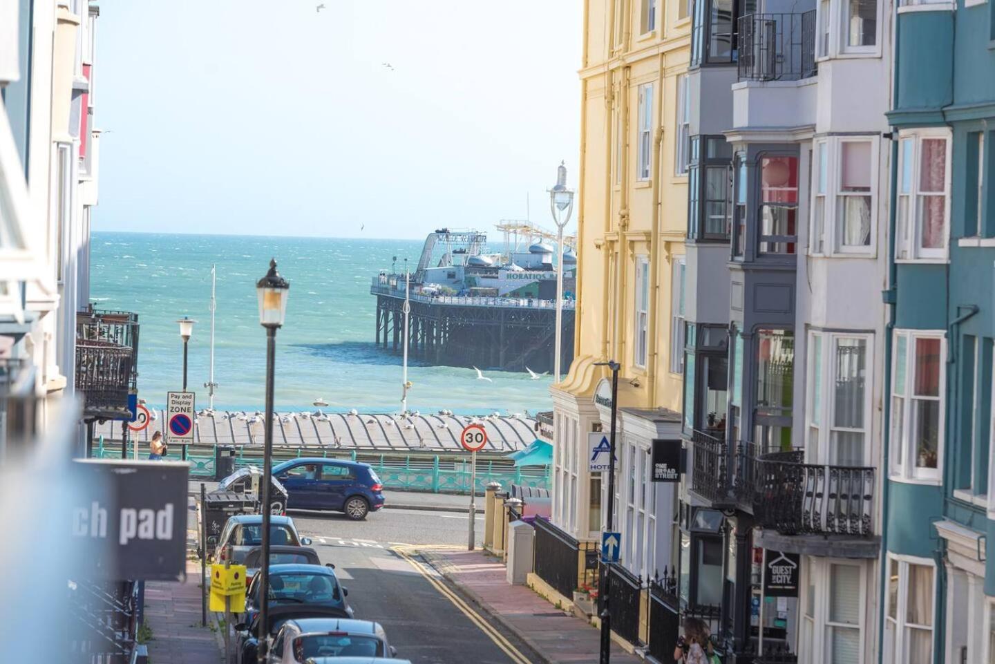 'the One' - Seafront & Pier Minutes Away! Holiday home Brighton